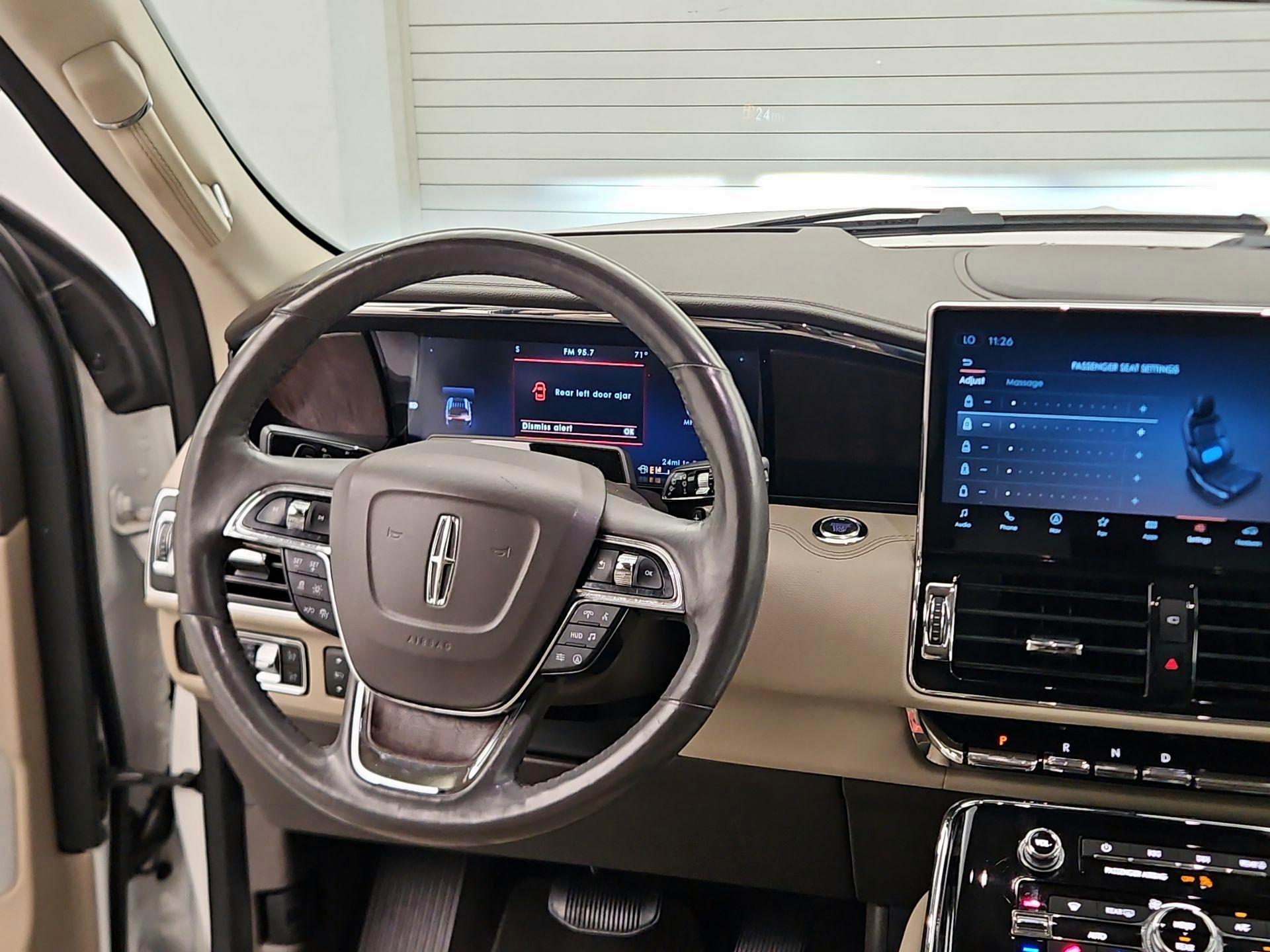 Thumbnail: 2023 Lincoln Navigator - 10