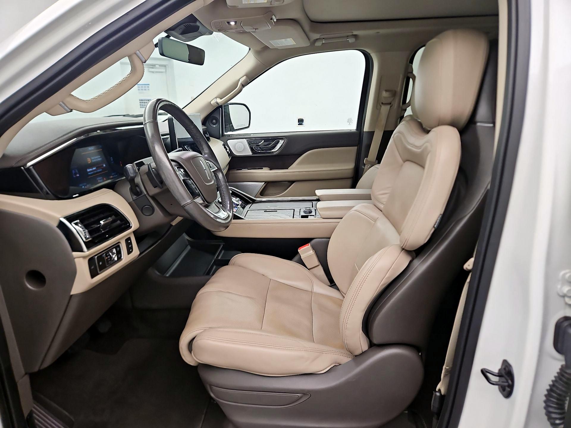 Thumbnail: 2023 Lincoln Navigator - 11