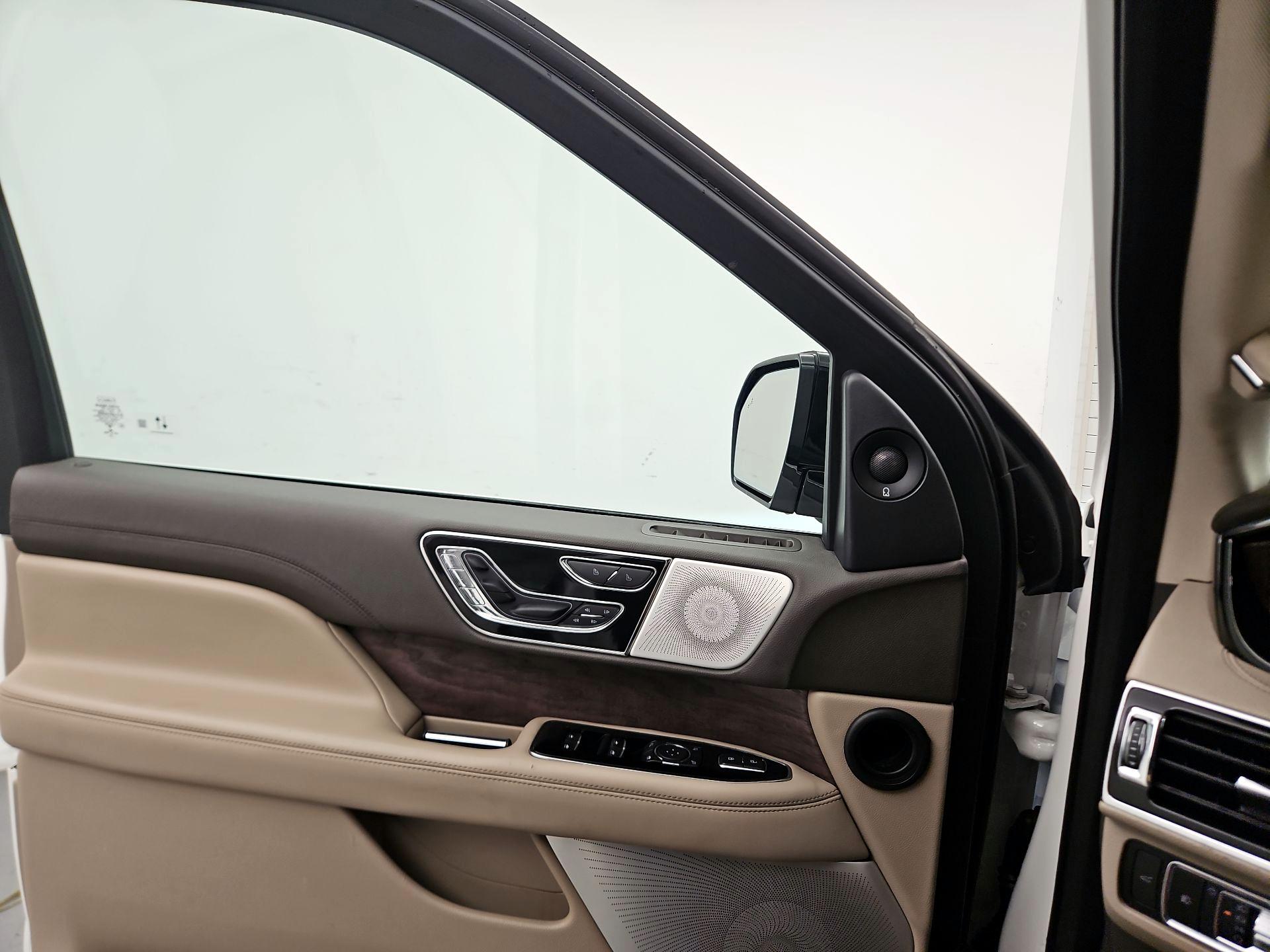 Thumbnail: 2023 Lincoln Navigator - 12