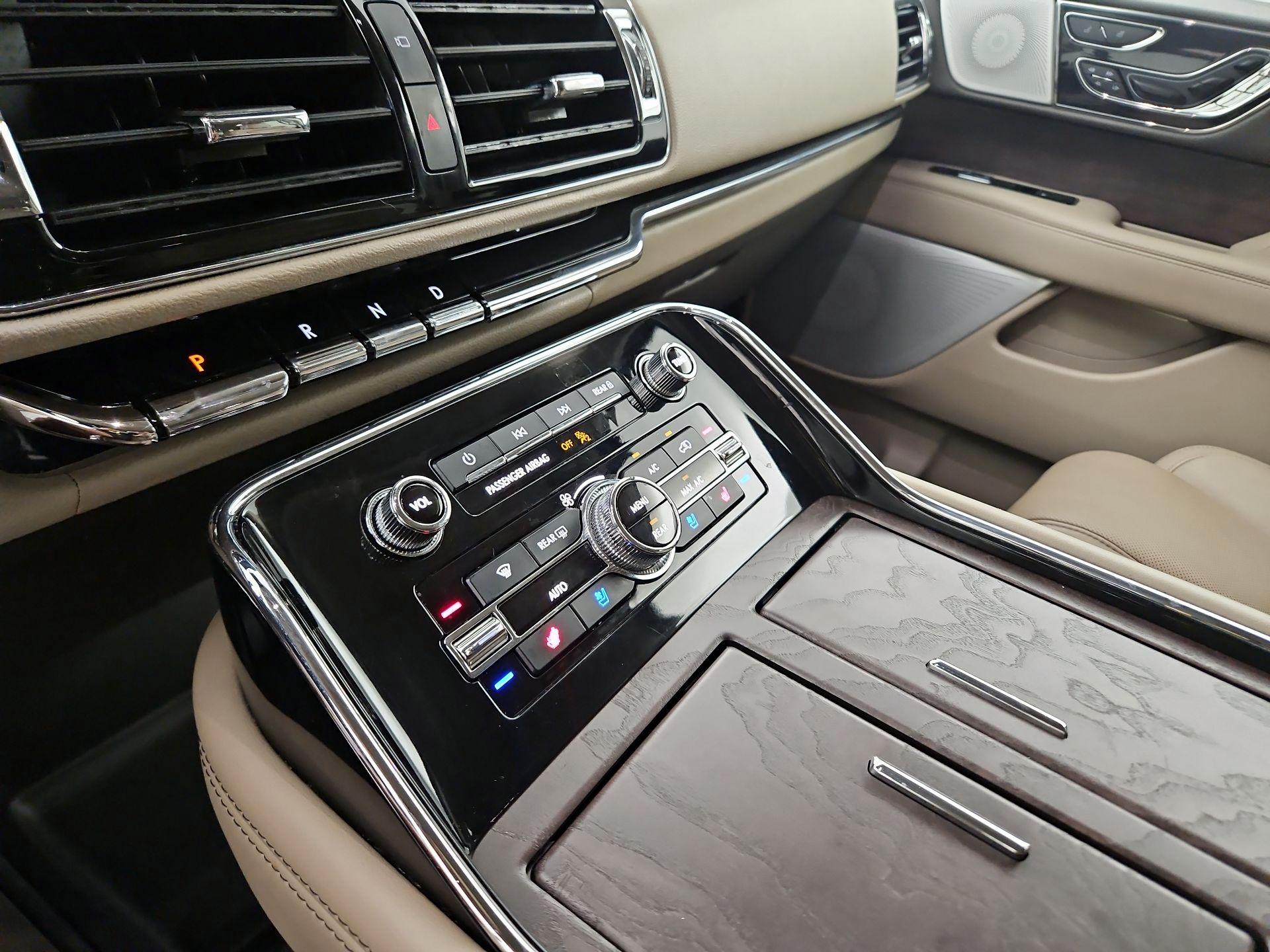 Thumbnail: 2023 Lincoln Navigator - 14