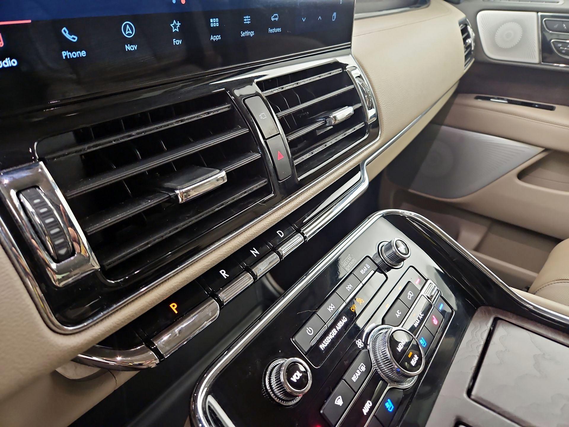 Thumbnail: 2023 Lincoln Navigator - 15