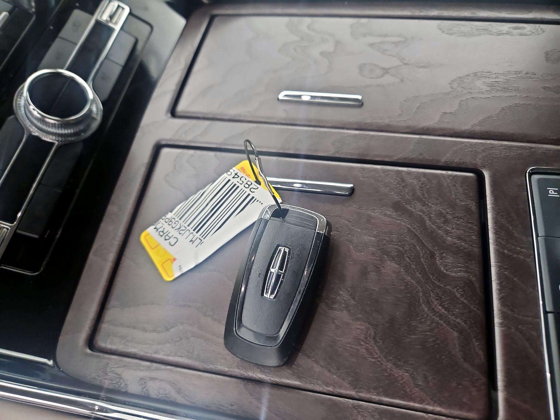 Thumbnail: 2023 Lincoln Navigator - 20