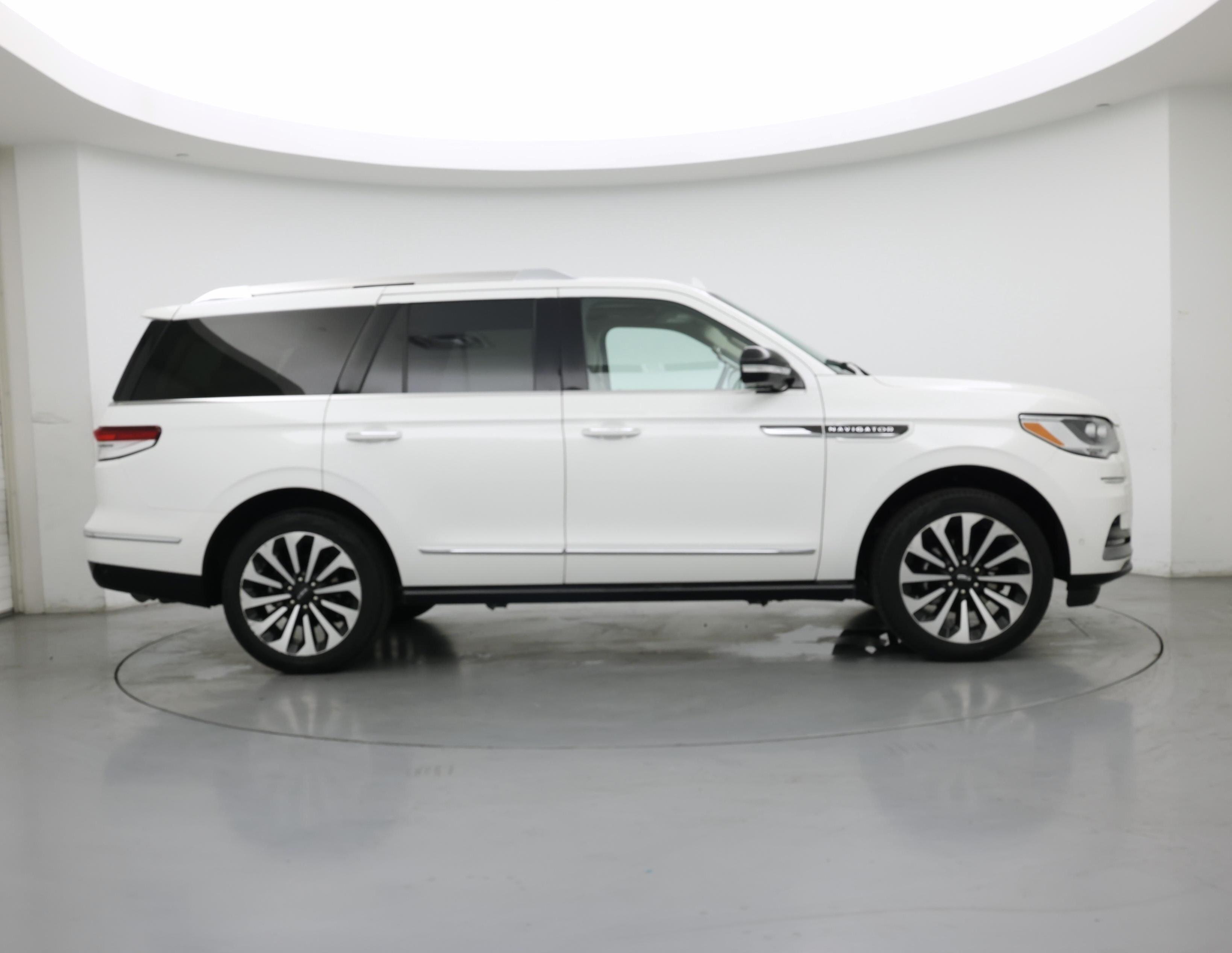 Thumbnail: 2023 Lincoln Navigator - 7