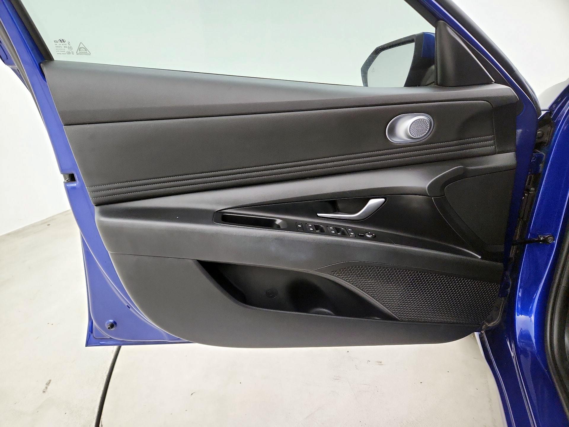 Thumbnail: 2022 Hyundai Elantra - 10