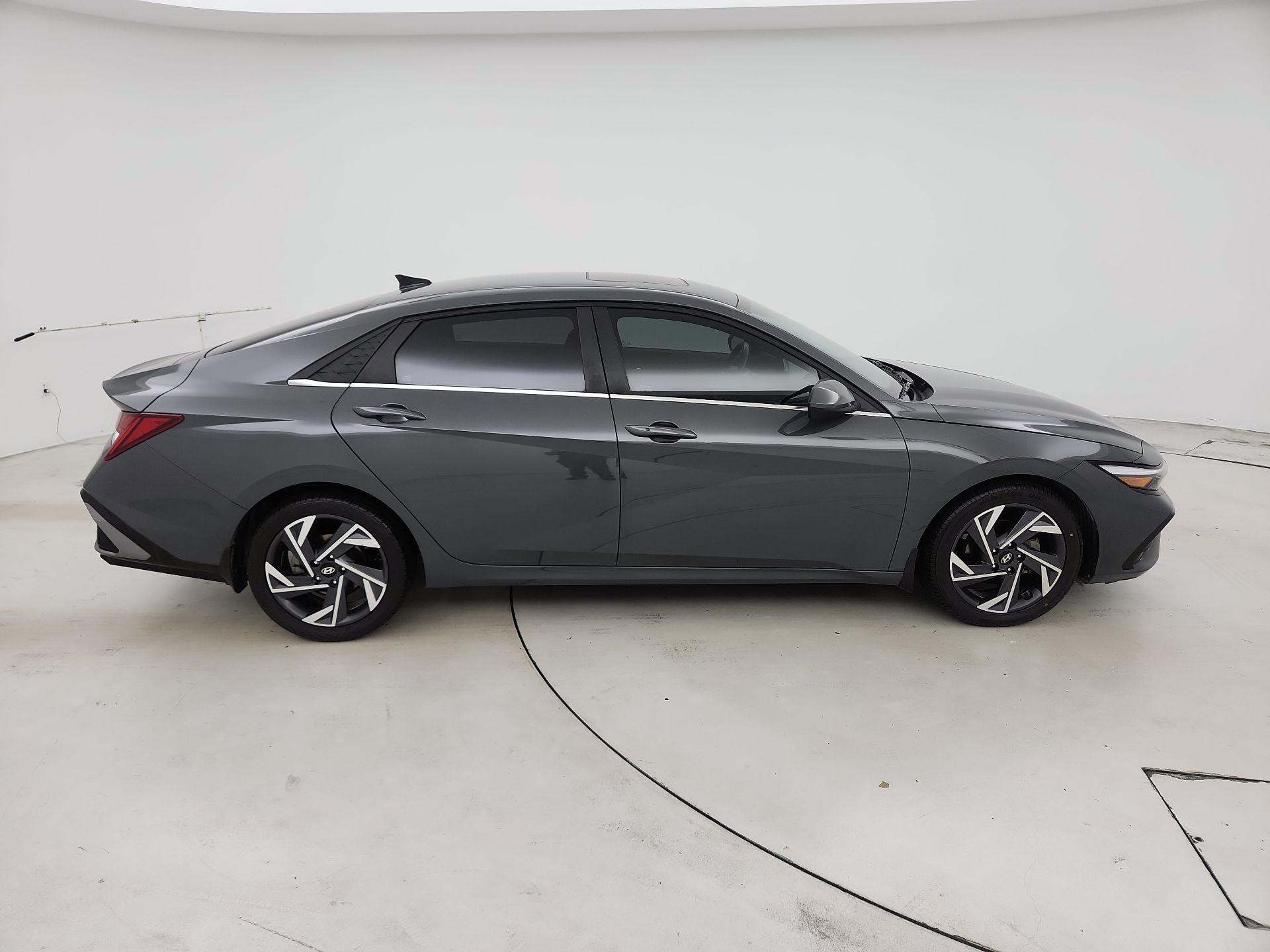 Thumbnail: 2024 Hyundai Elantra - 4