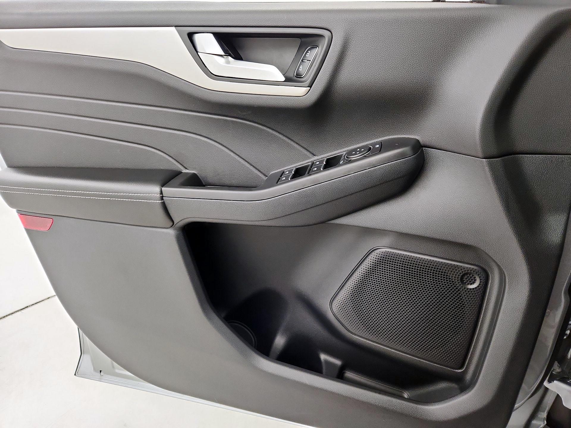 Thumbnail: 2022 Ford Escape - 12