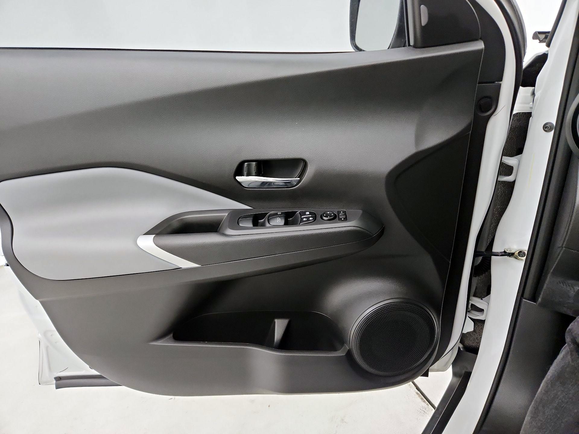 Thumbnail: 2023 Nissan Kicks - 10