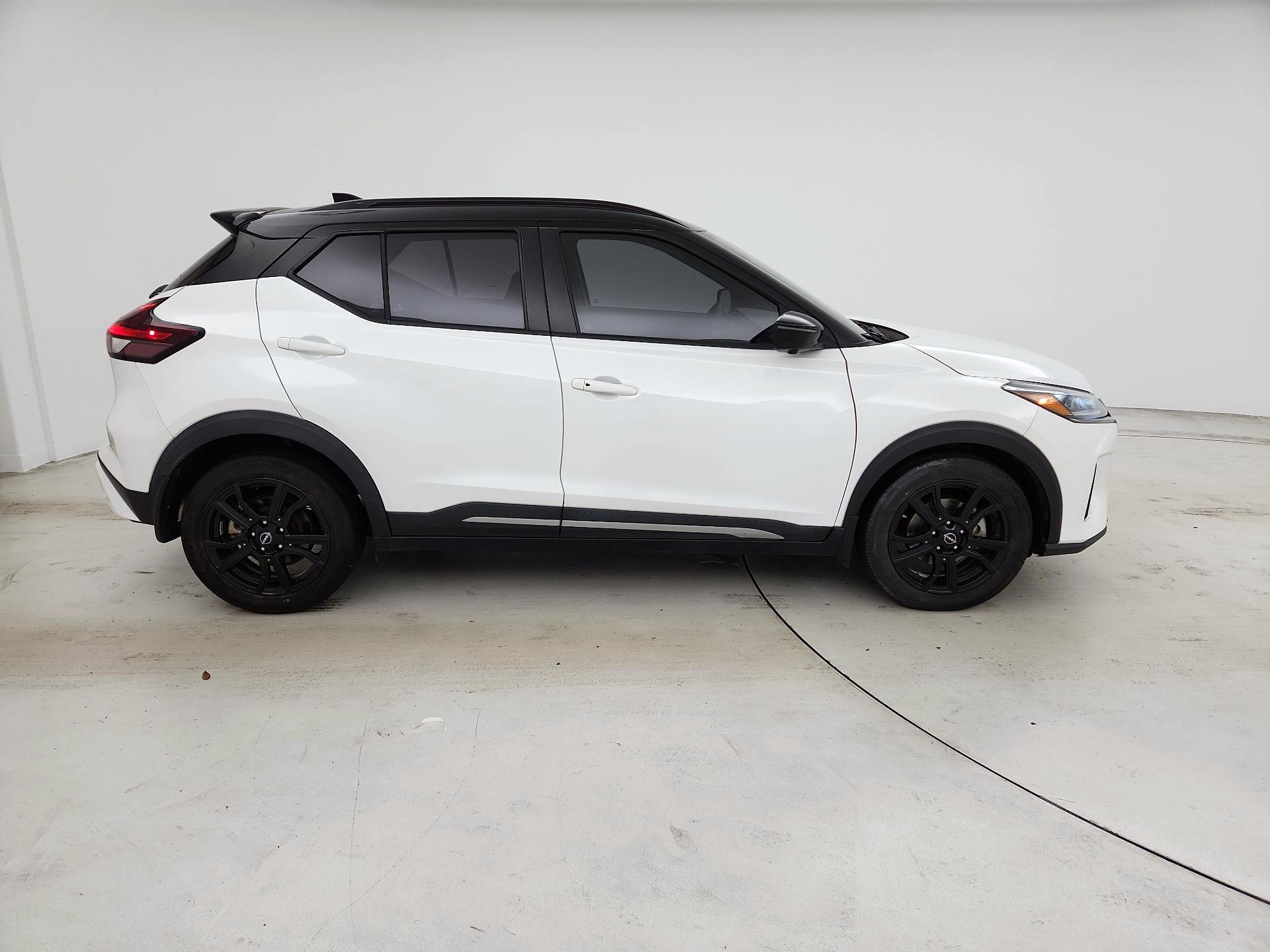 Thumbnail: 2023 Nissan Kicks - 4