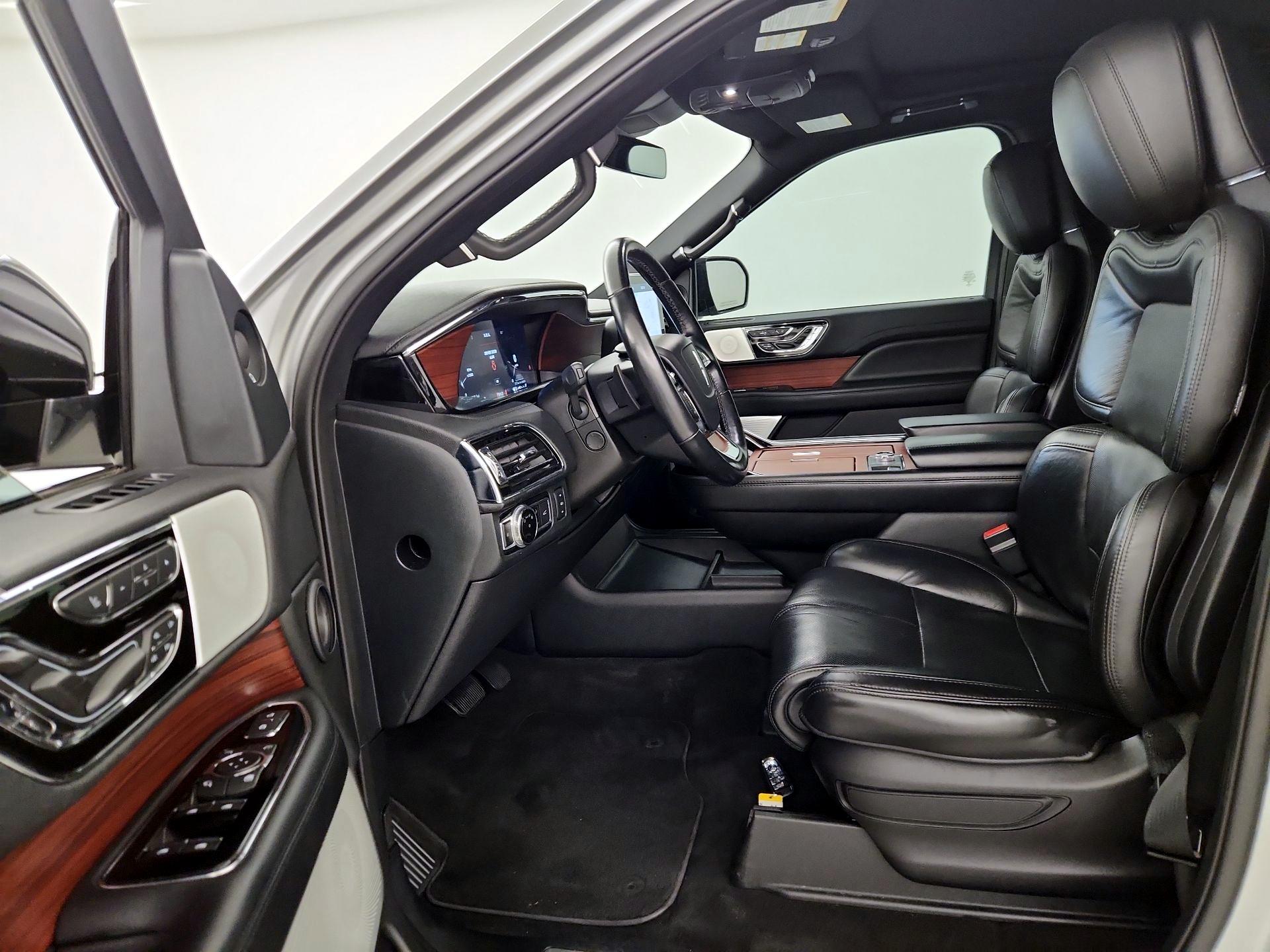 Thumbnail: 2021 Lincoln Navigator - 11