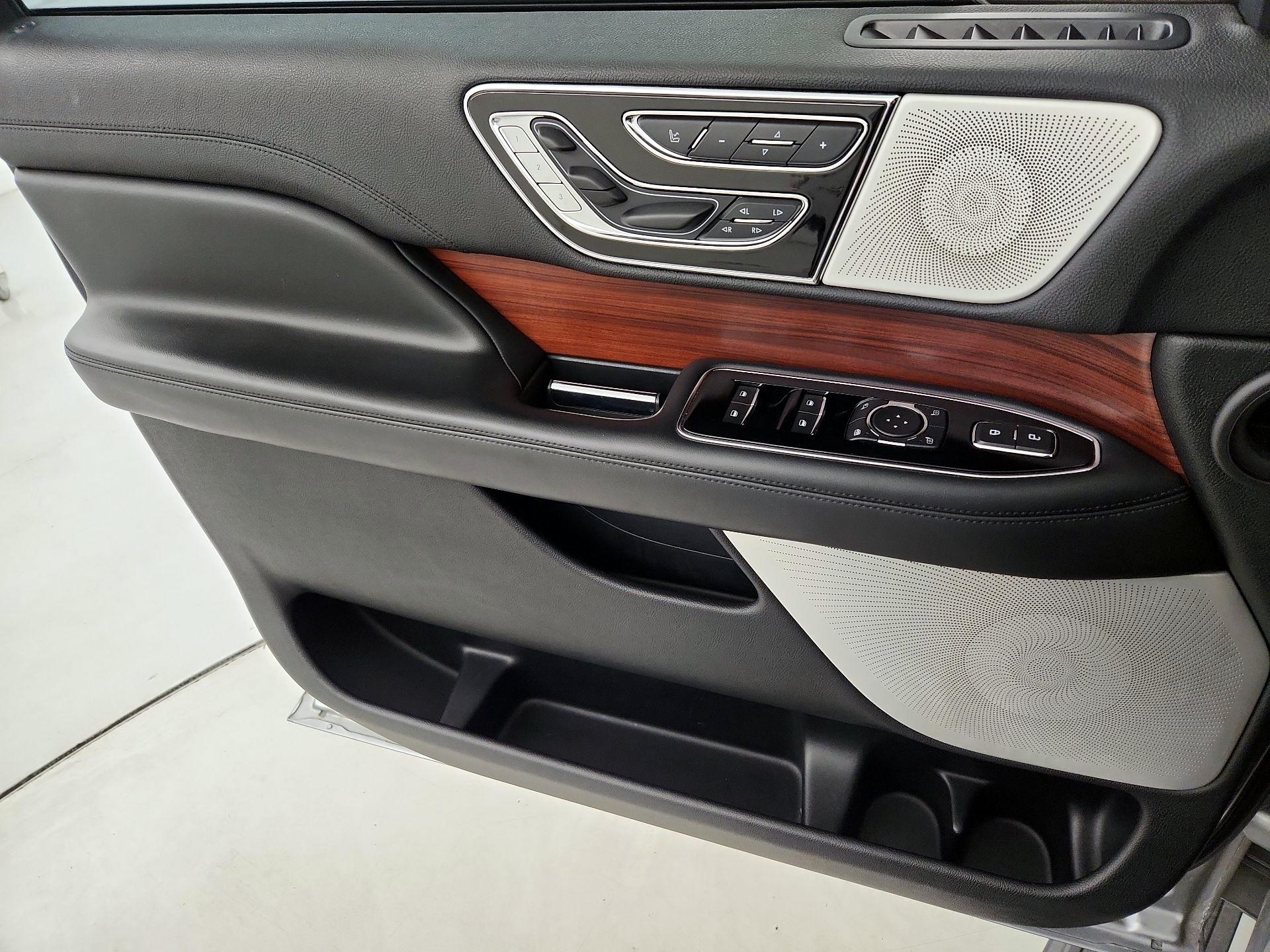 Thumbnail: 2021 Lincoln Navigator - 12