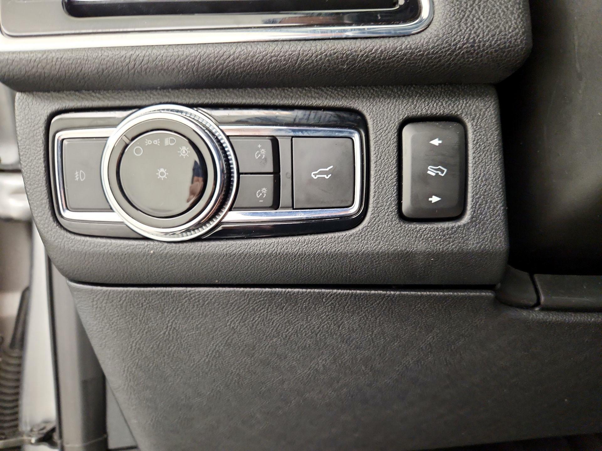 Thumbnail: 2021 Lincoln Navigator - 13