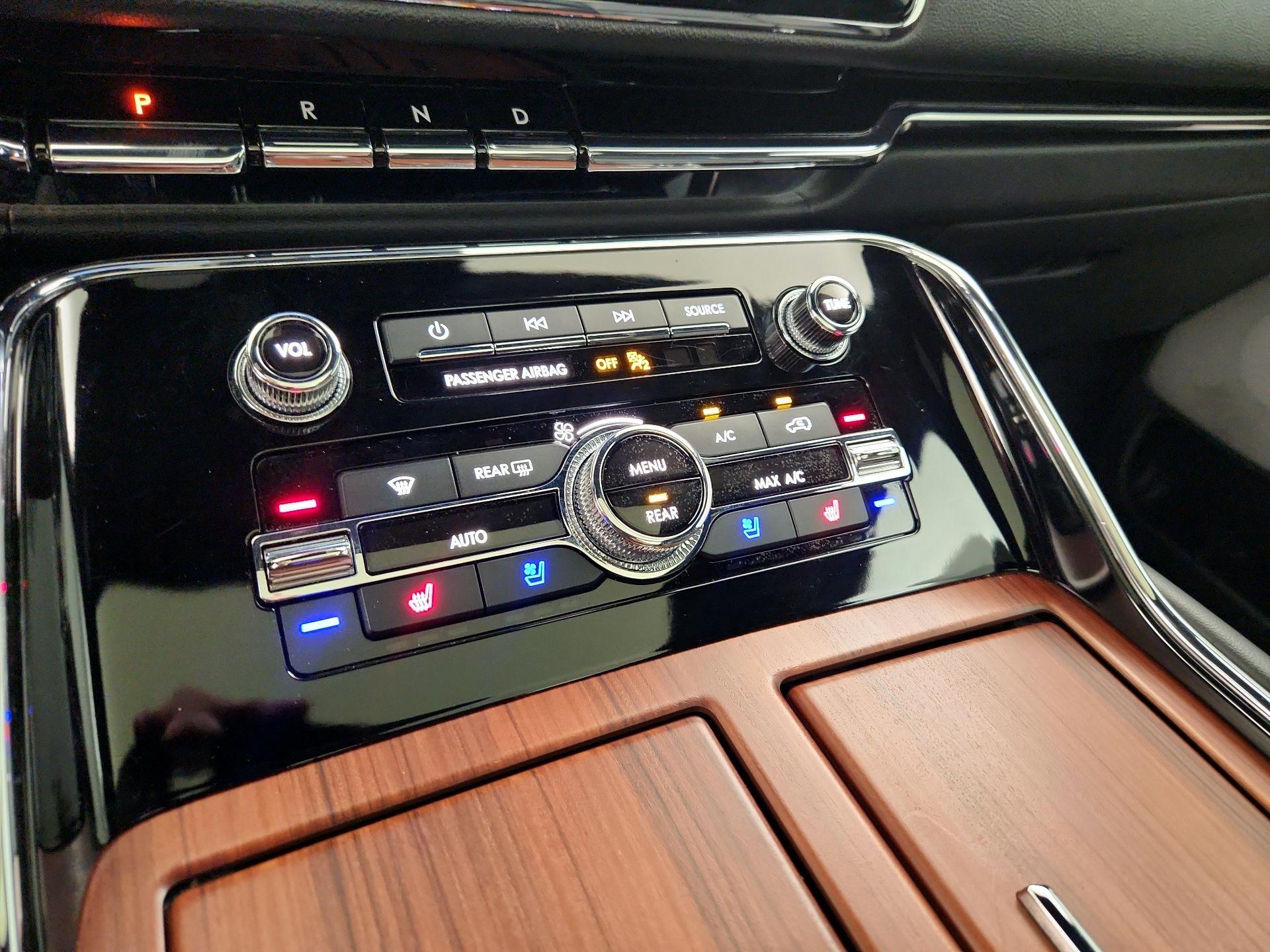 Thumbnail: 2021 Lincoln Navigator - 17