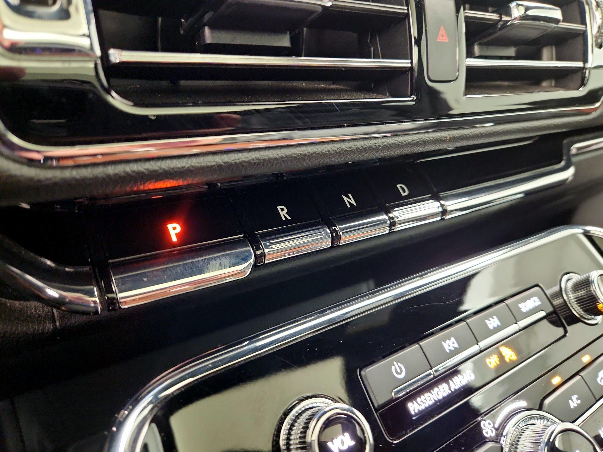 Thumbnail: 2021 Lincoln Navigator - 18