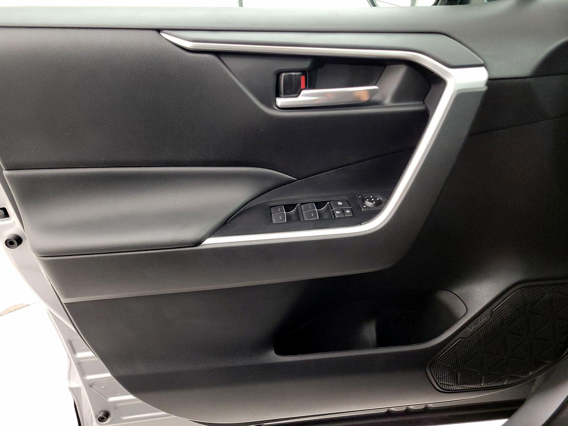 Thumbnail: 2025 Toyota RAV4 - 12