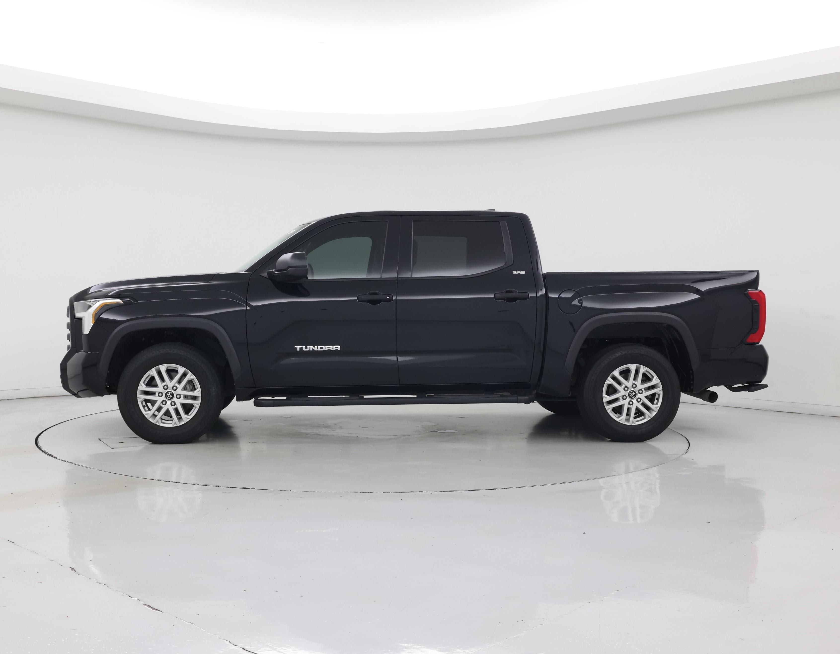 Thumbnail: 2024 Toyota Tundra - 3