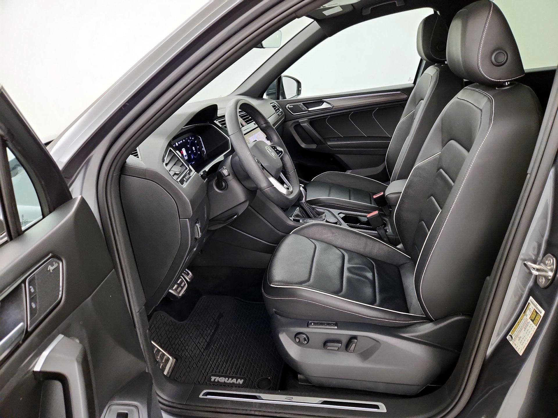 Thumbnail: 2022 Volkswagen Tiguan - 11