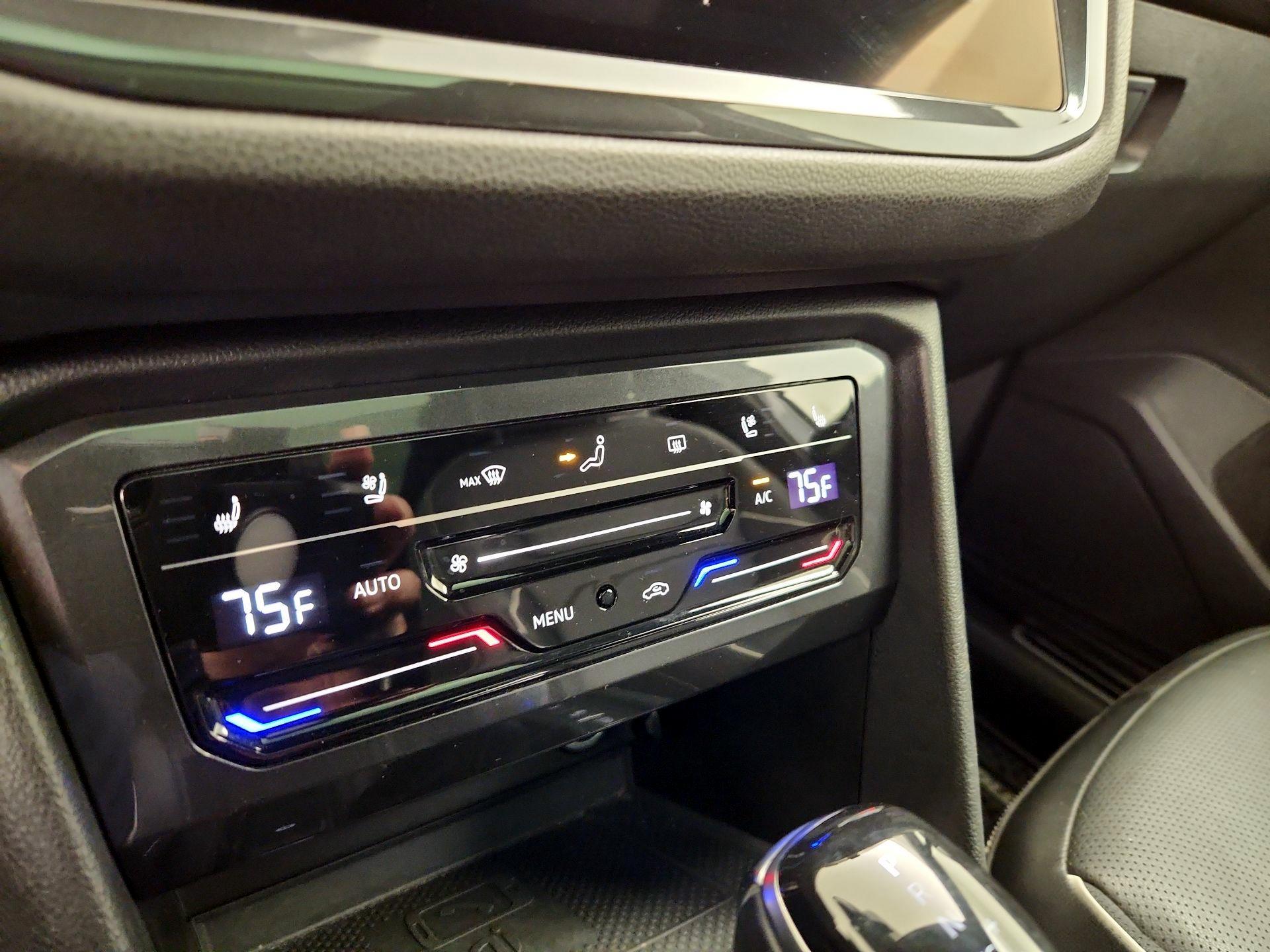 Thumbnail: 2022 Volkswagen Tiguan - 17