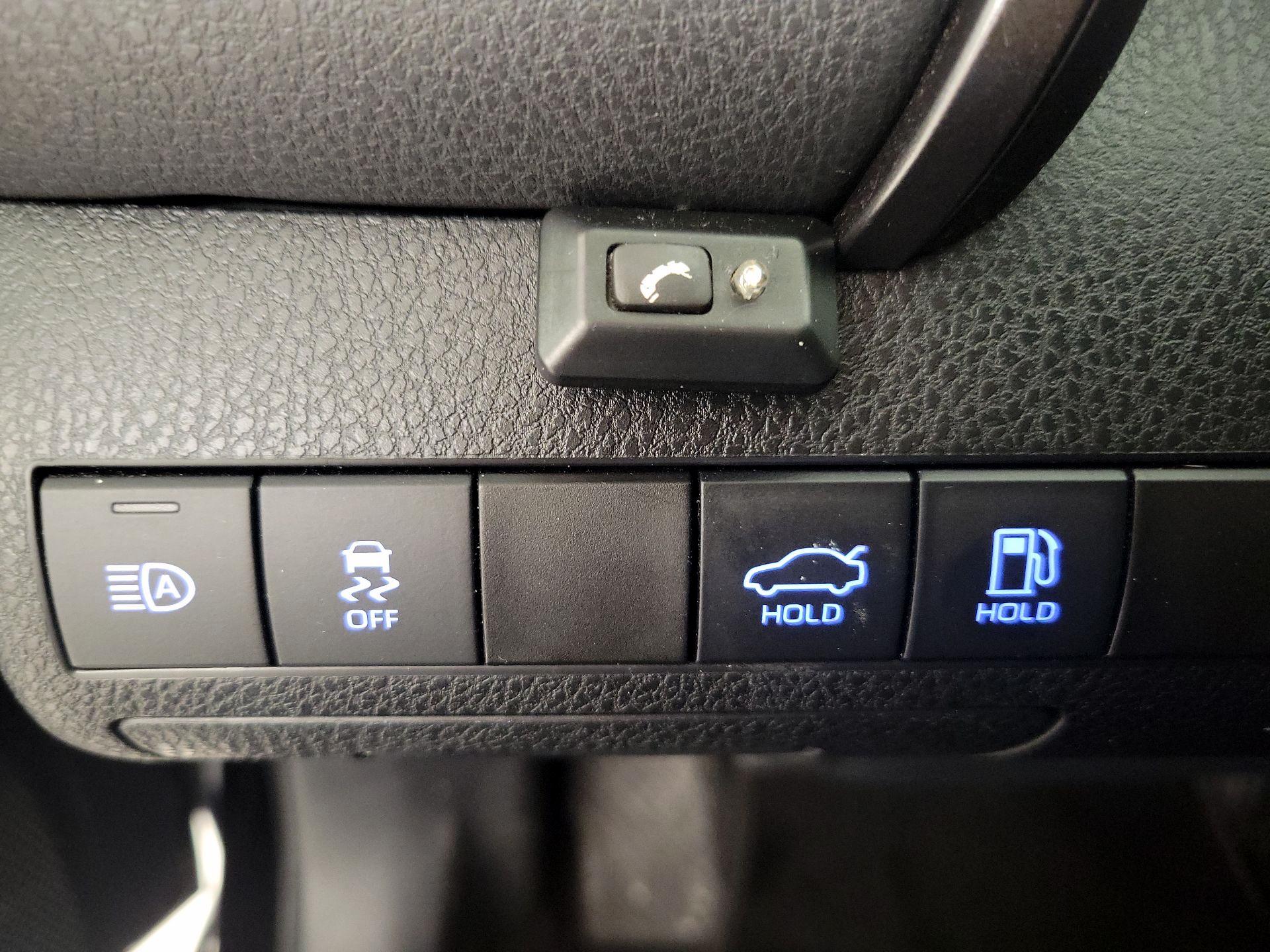 Thumbnail: 2020 Toyota Camry - 13
