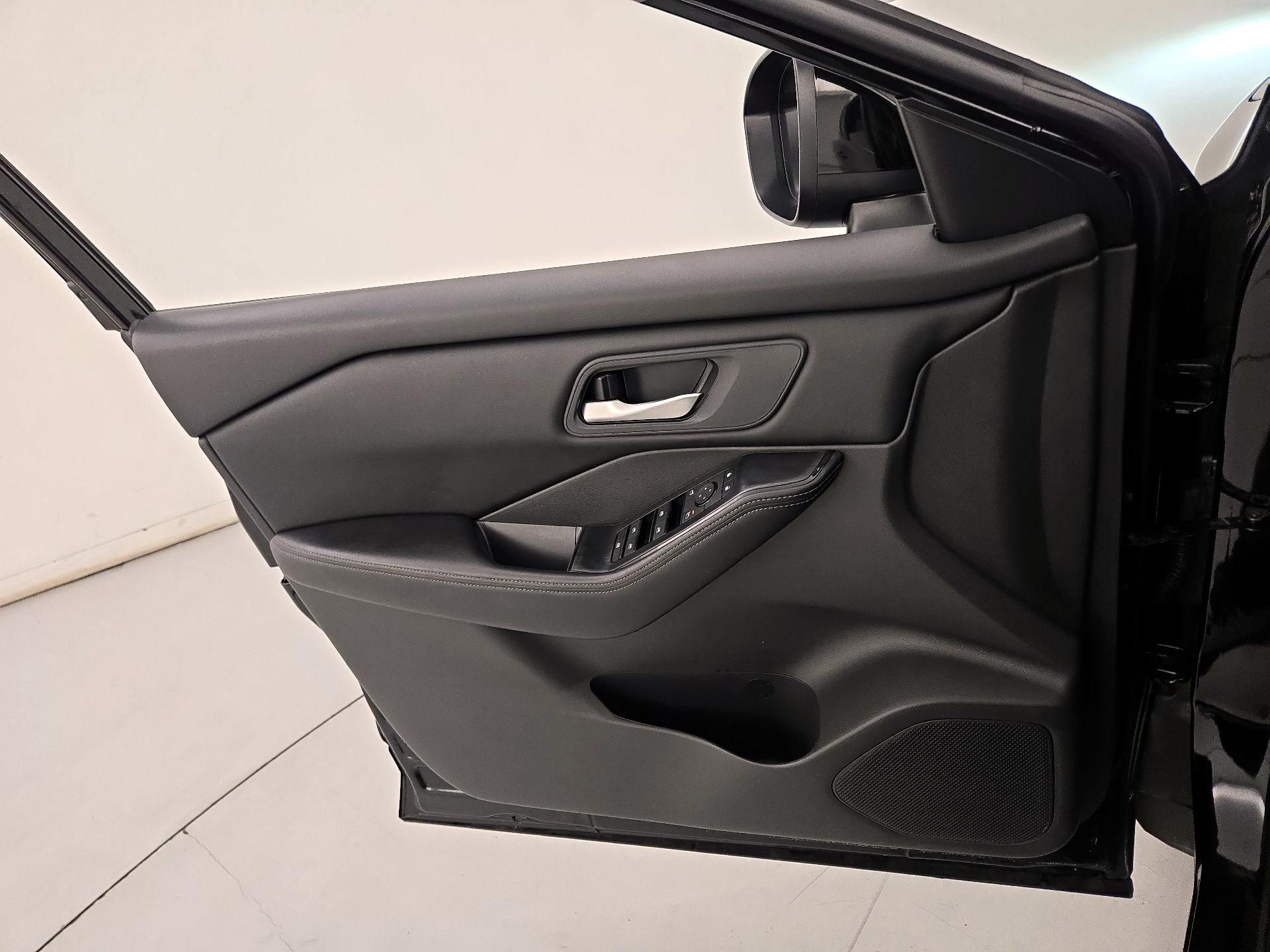 Thumbnail: 2025 Nissan Rogue - 12