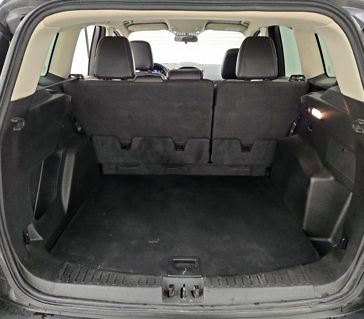 Trunk/Cargo (Seats Up)