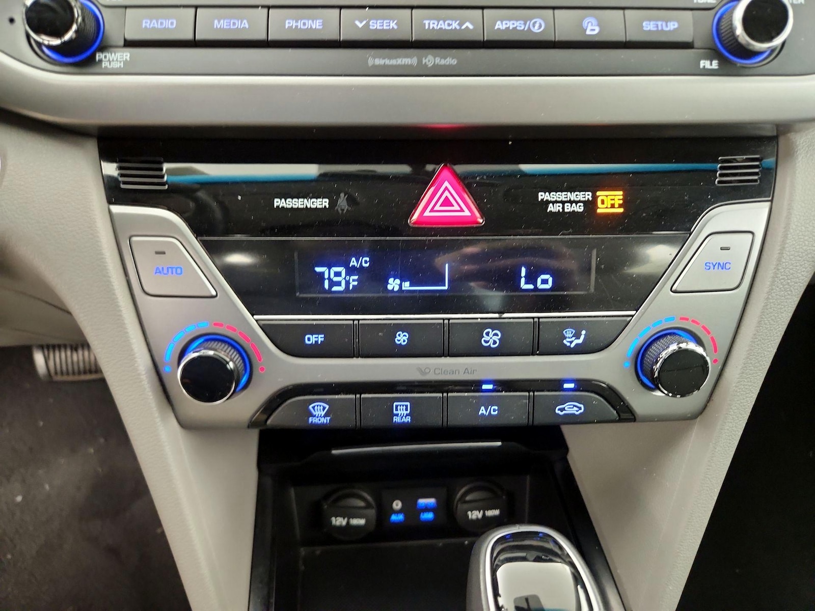 2017 Hyundai Elantra Limited - Photo 17