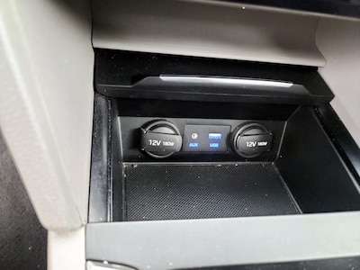 USB/AUX Ports