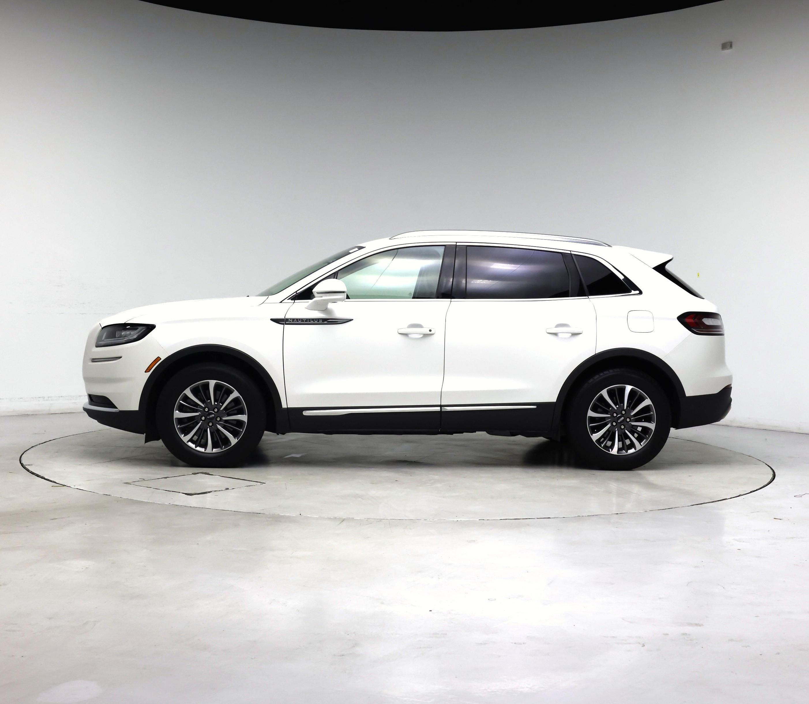 Thumbnail: 2023 Lincoln Nautilus - 3