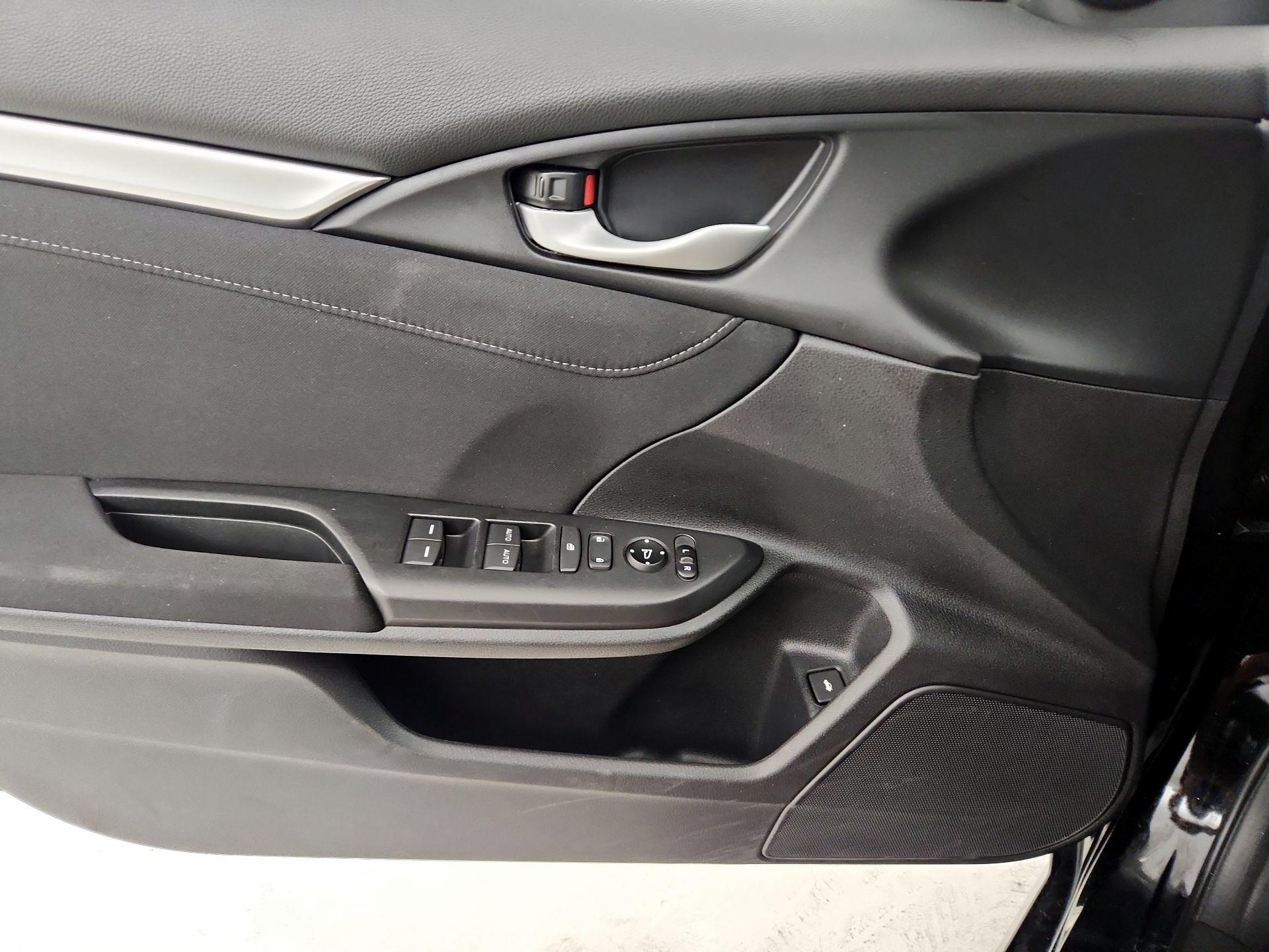 Thumbnail: 2017 Honda Civic - 10