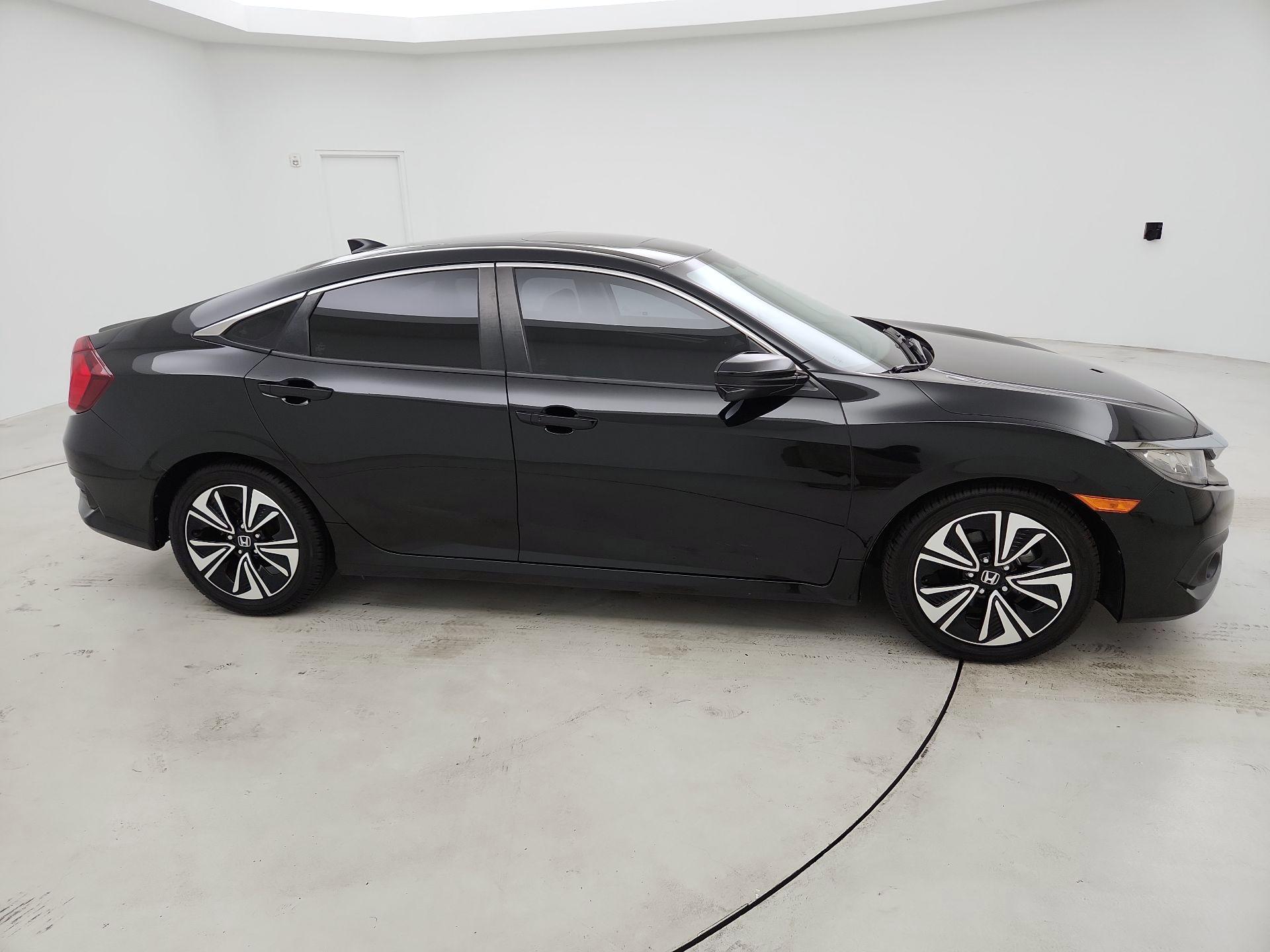 Thumbnail: 2017 Honda Civic - 4