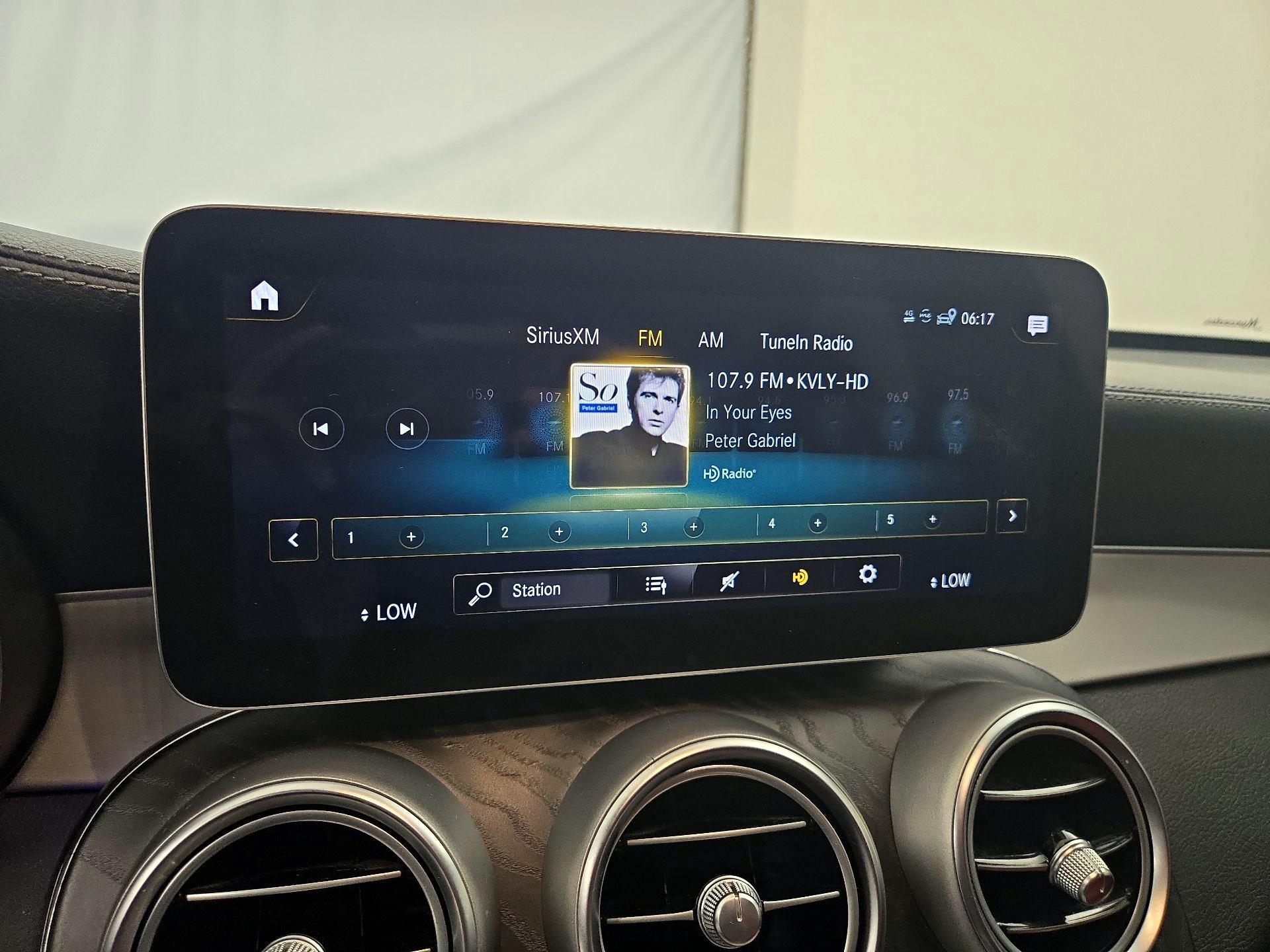 Thumbnail: 2023 Mercedes-Benz GLC - 15