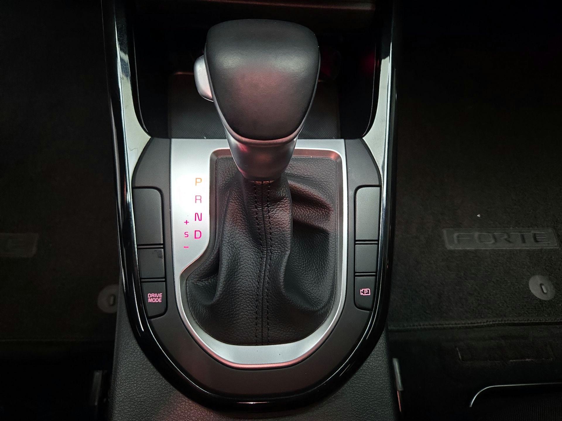 Thumbnail: 2022 Kia Forte - 17