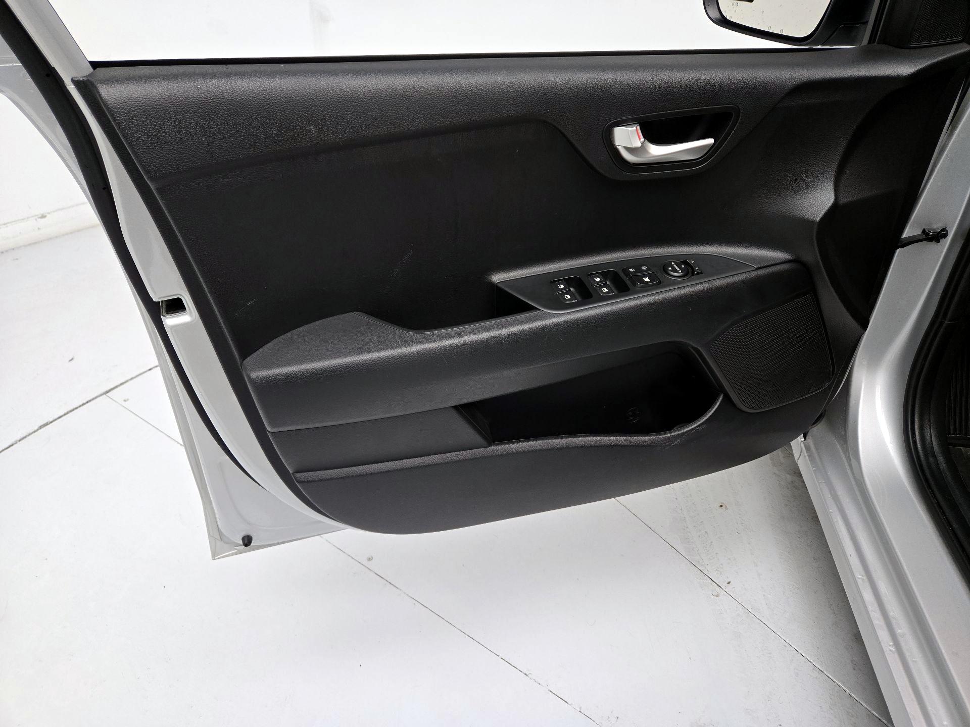 Thumbnail: 2023 Kia Rio - 12