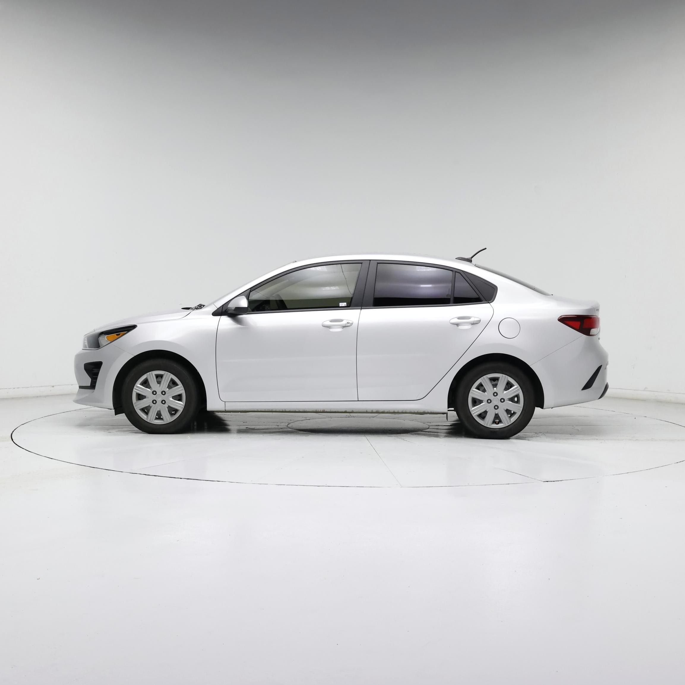 Thumbnail: 2023 Kia Rio - 3