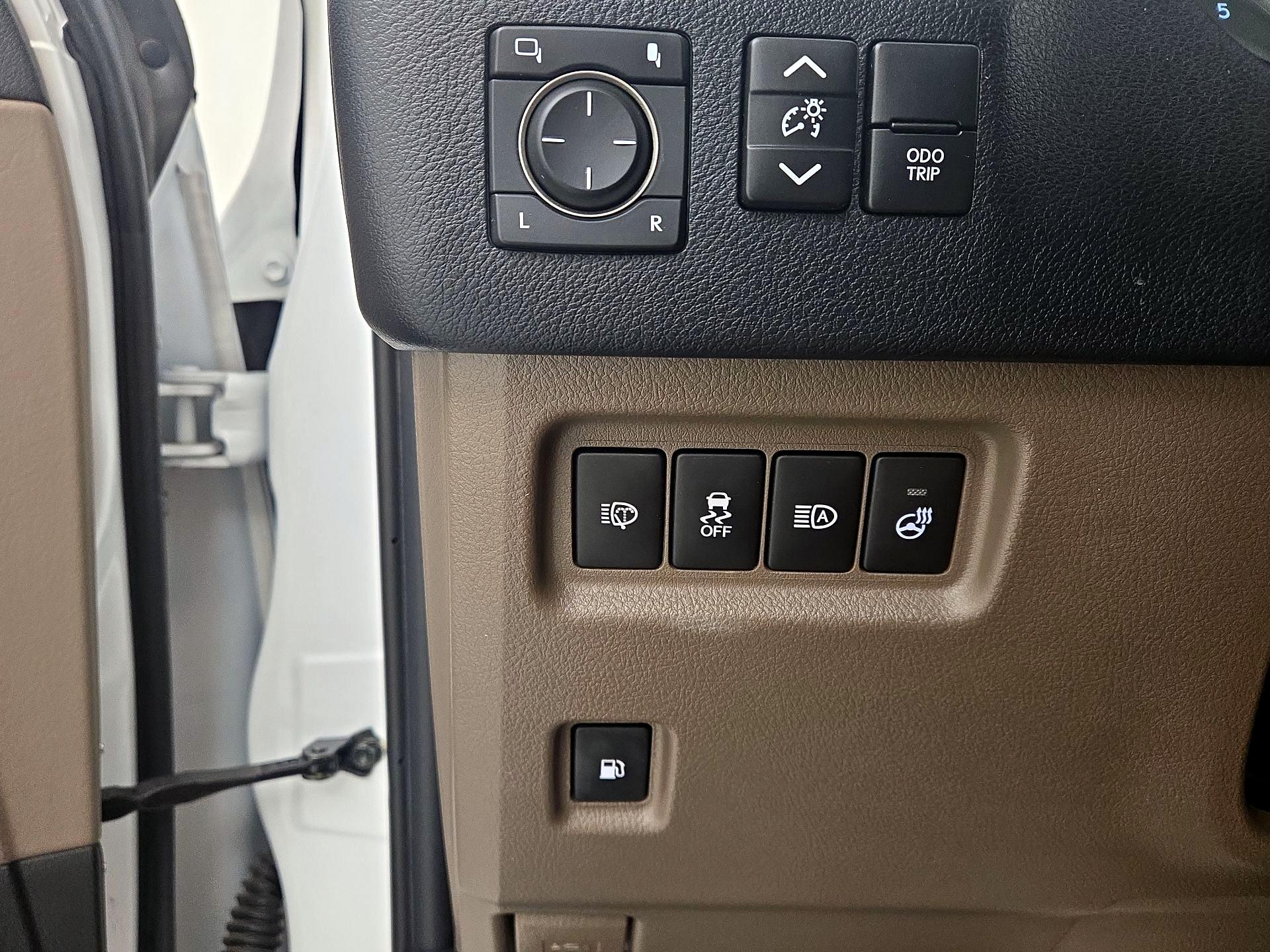 Thumbnail: 2023 Lexus GX - 13