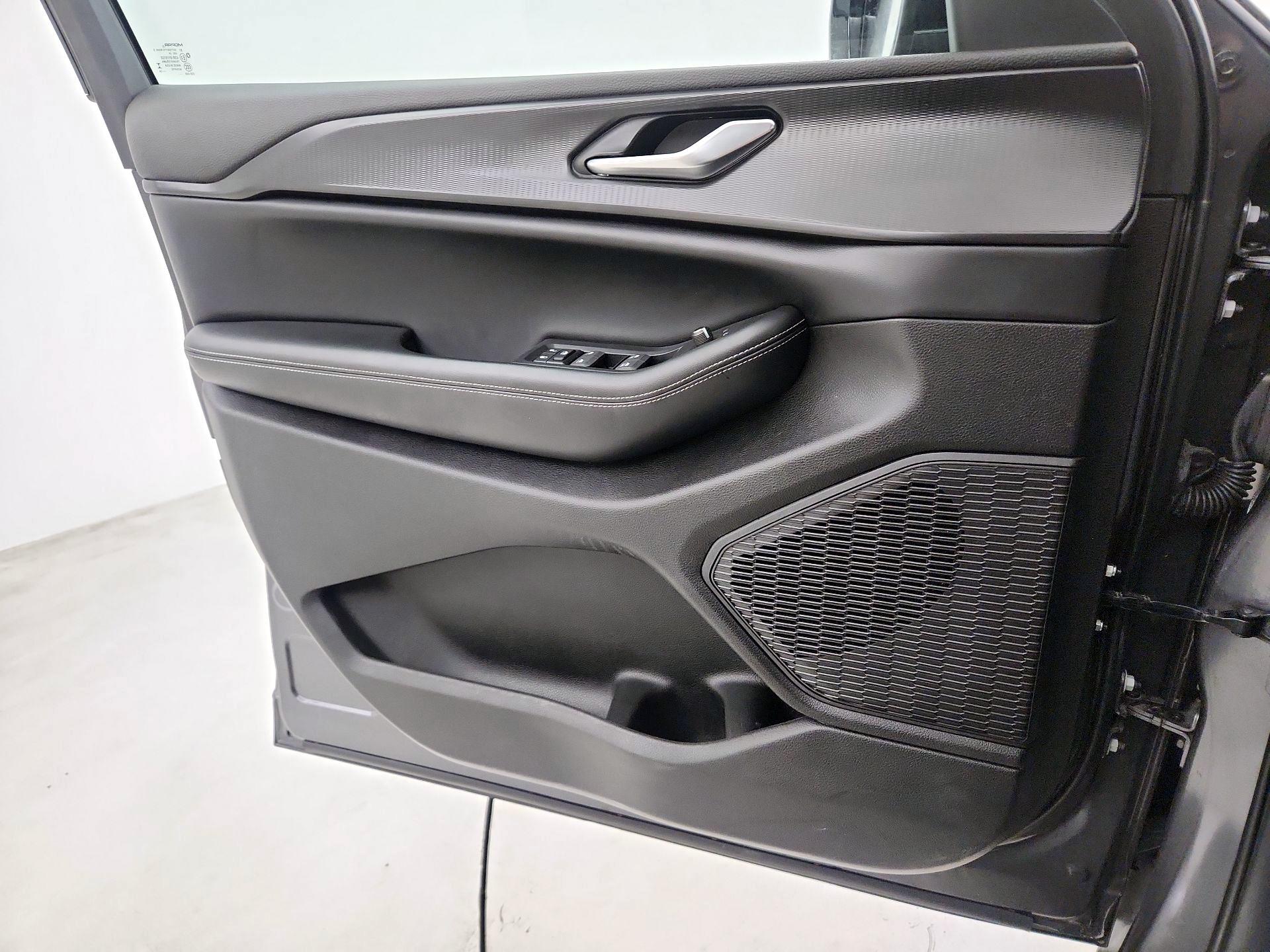 Thumbnail: 2024 Jeep Grand Cherokee - 10