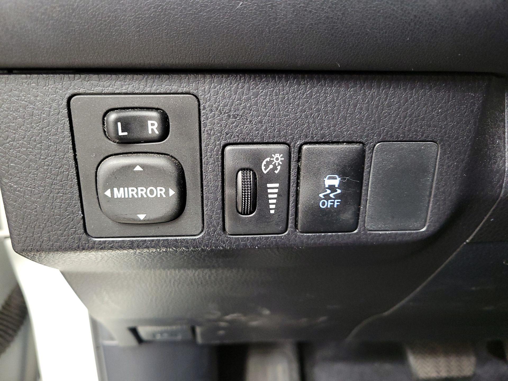 Thumbnail: 2015 Toyota RAV4 - 13