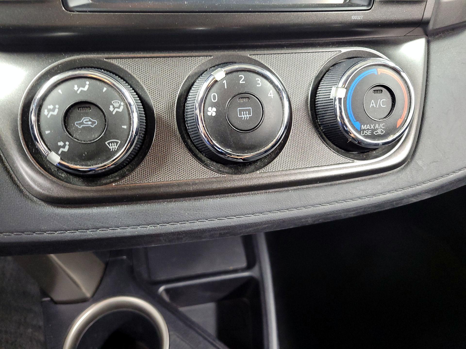 Thumbnail: 2015 Toyota RAV4 - 16