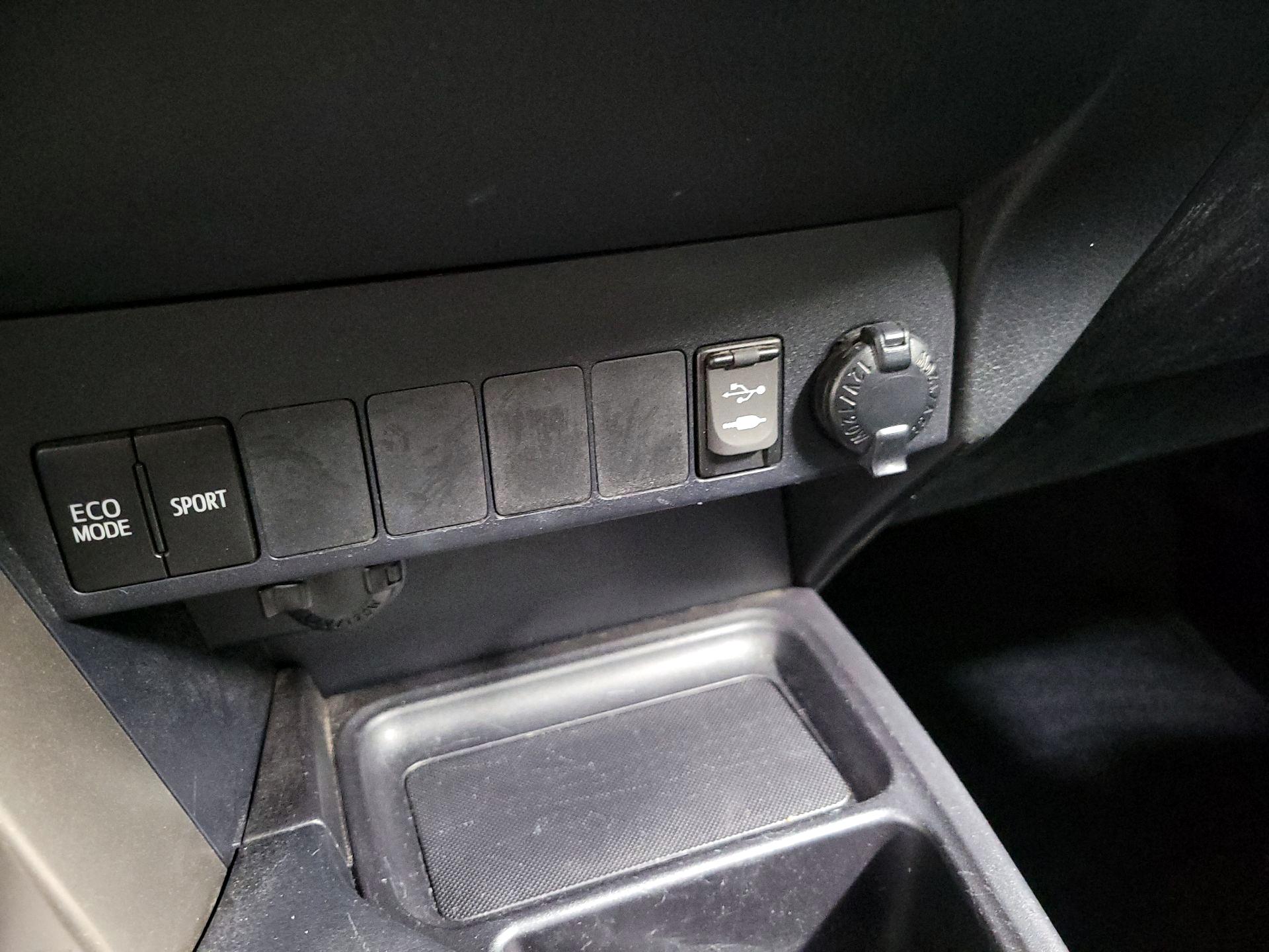 Thumbnail: 2015 Toyota RAV4 - 18