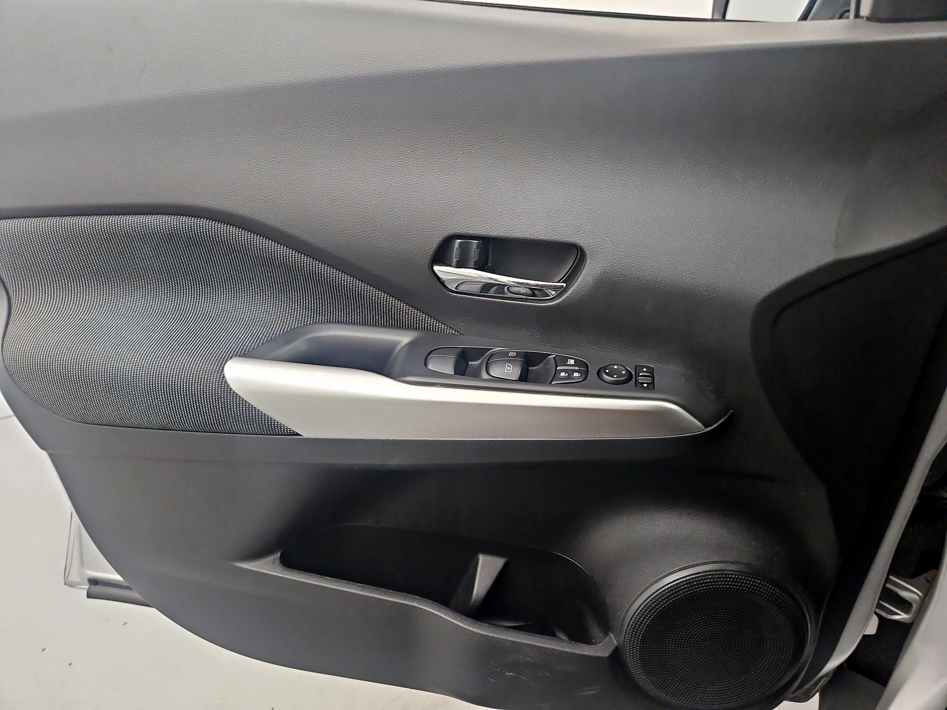 Thumbnail: 2019 Nissan Kicks - 12