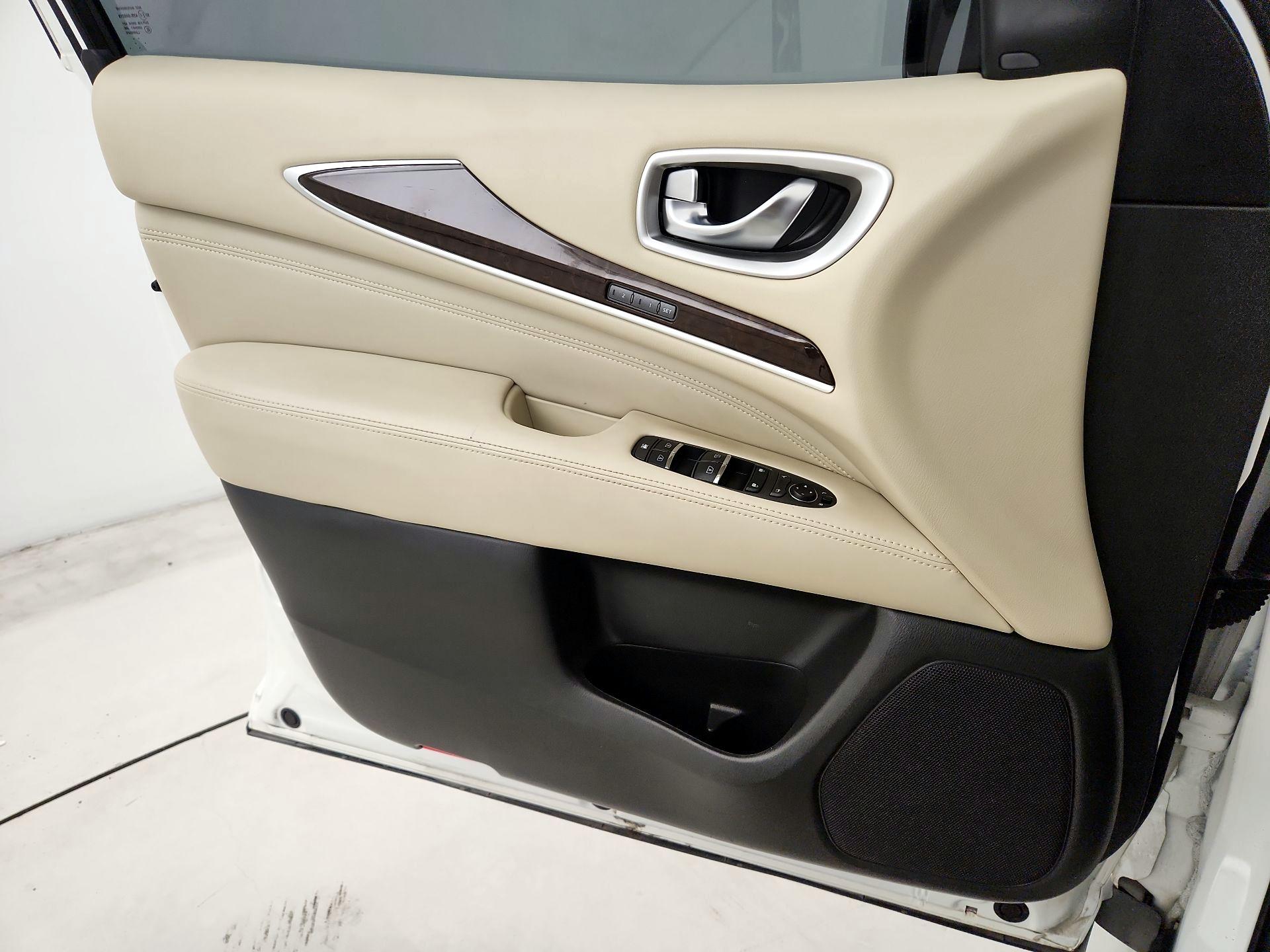 Thumbnail: 2016 INFINITI QX60 - 12