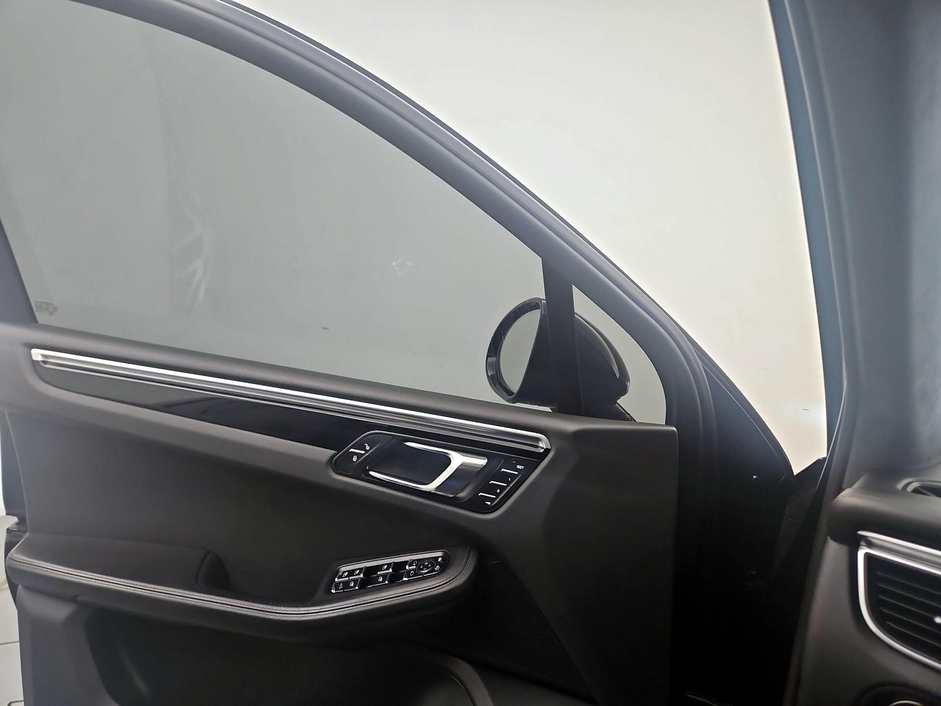 Thumbnail: 2018 Porsche Macan - 12