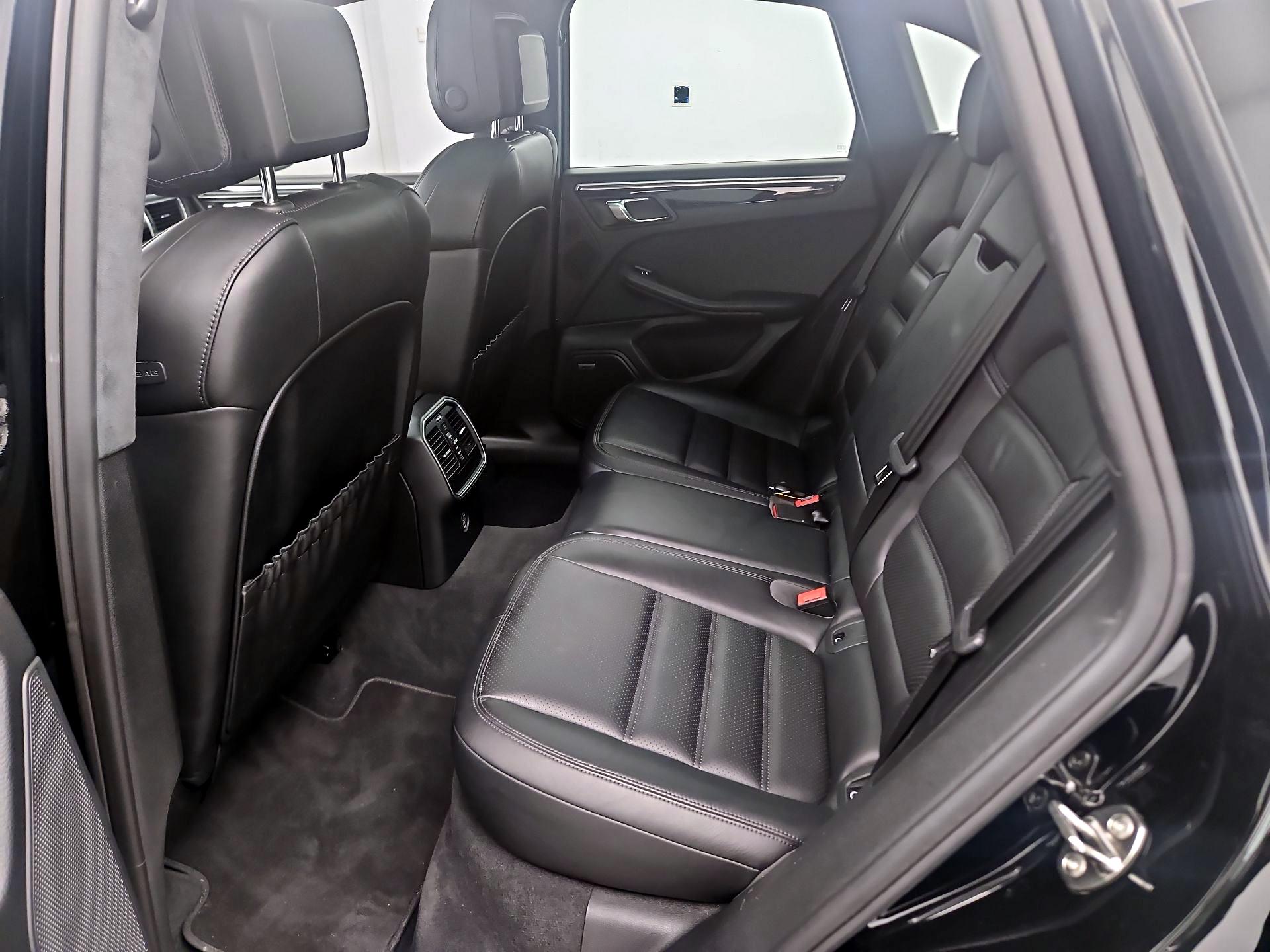 Thumbnail: 2018 Porsche Macan - 16