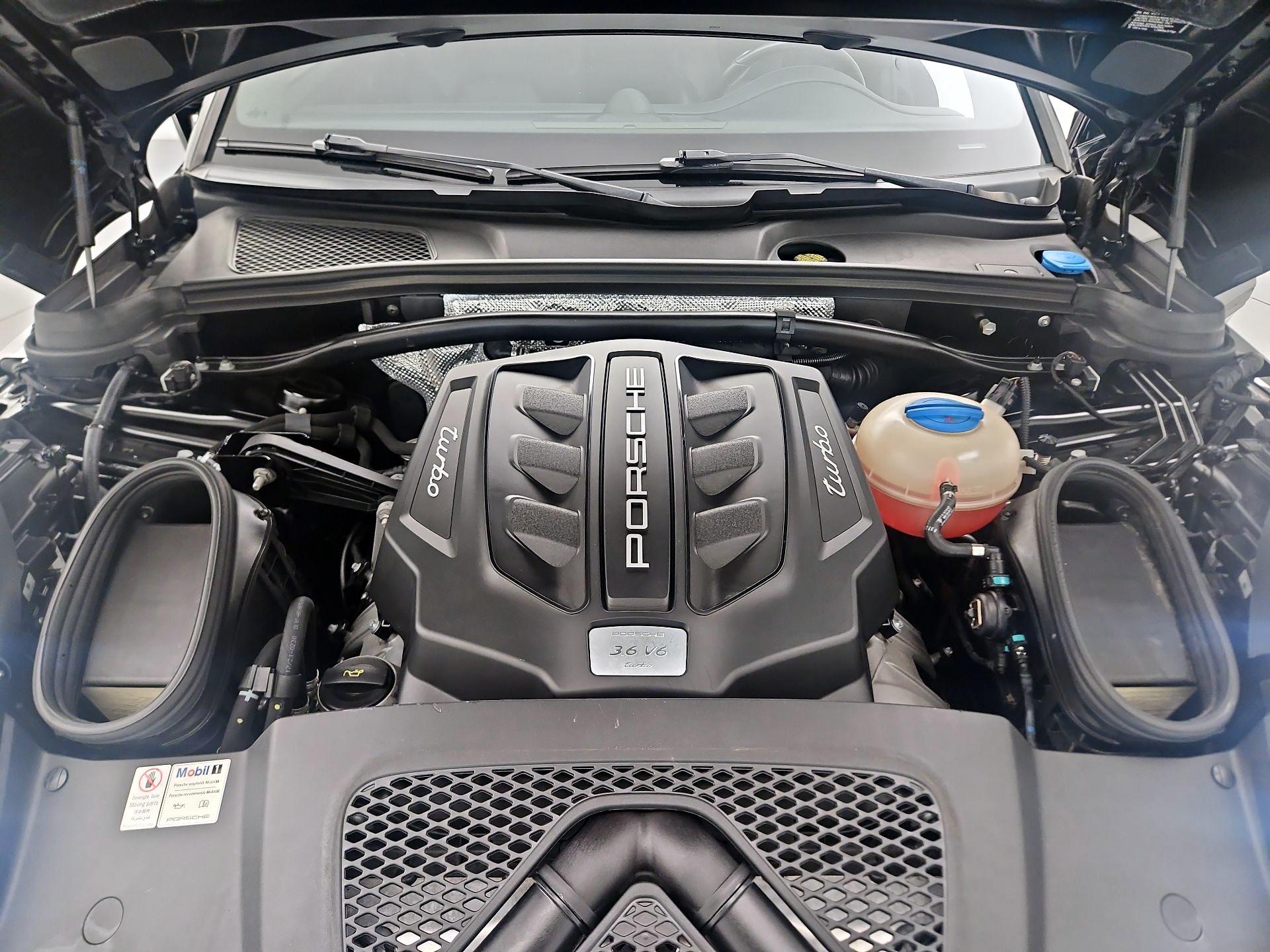 Thumbnail: 2018 Porsche Macan - 18