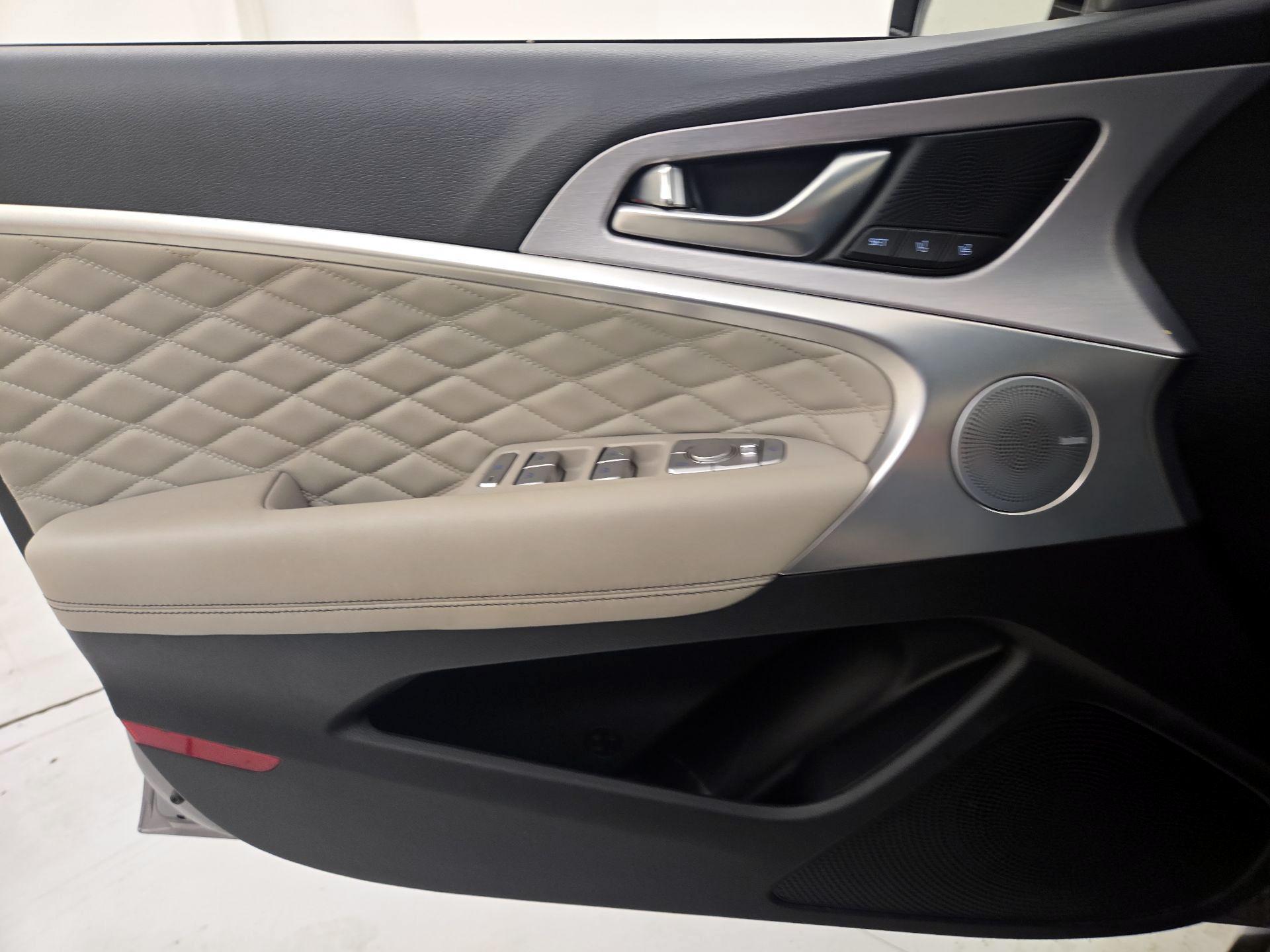 Thumbnail: 2021 Genesis G70 - 12