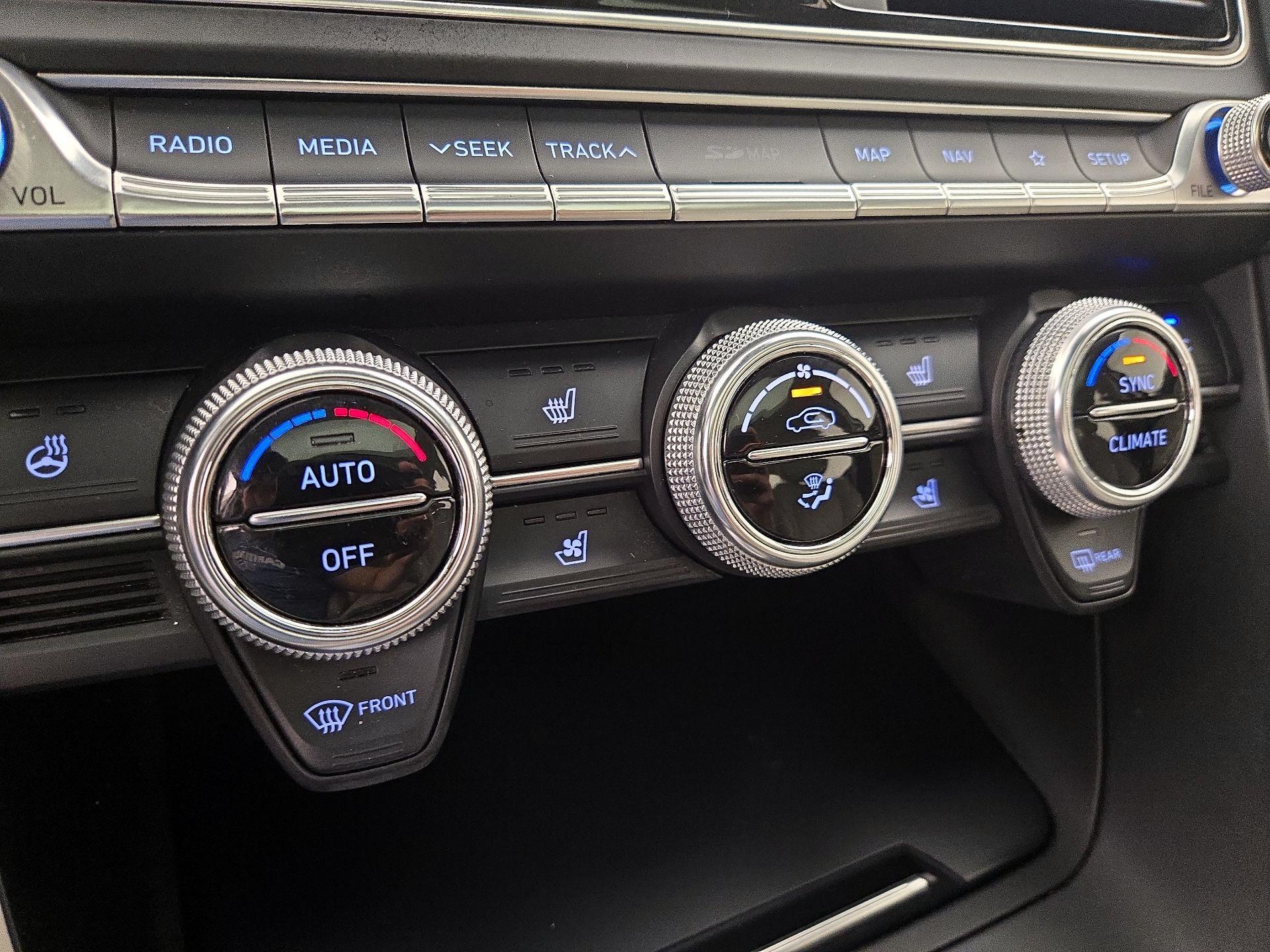 Thumbnail: 2021 Genesis G70 - 17