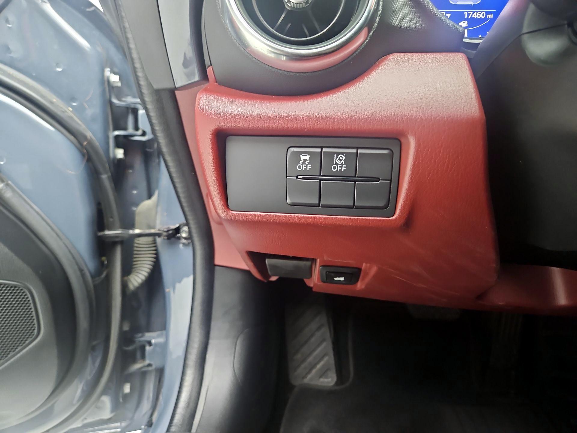 Thumbnail: 2020 Mazda MX-5 Miata - 13