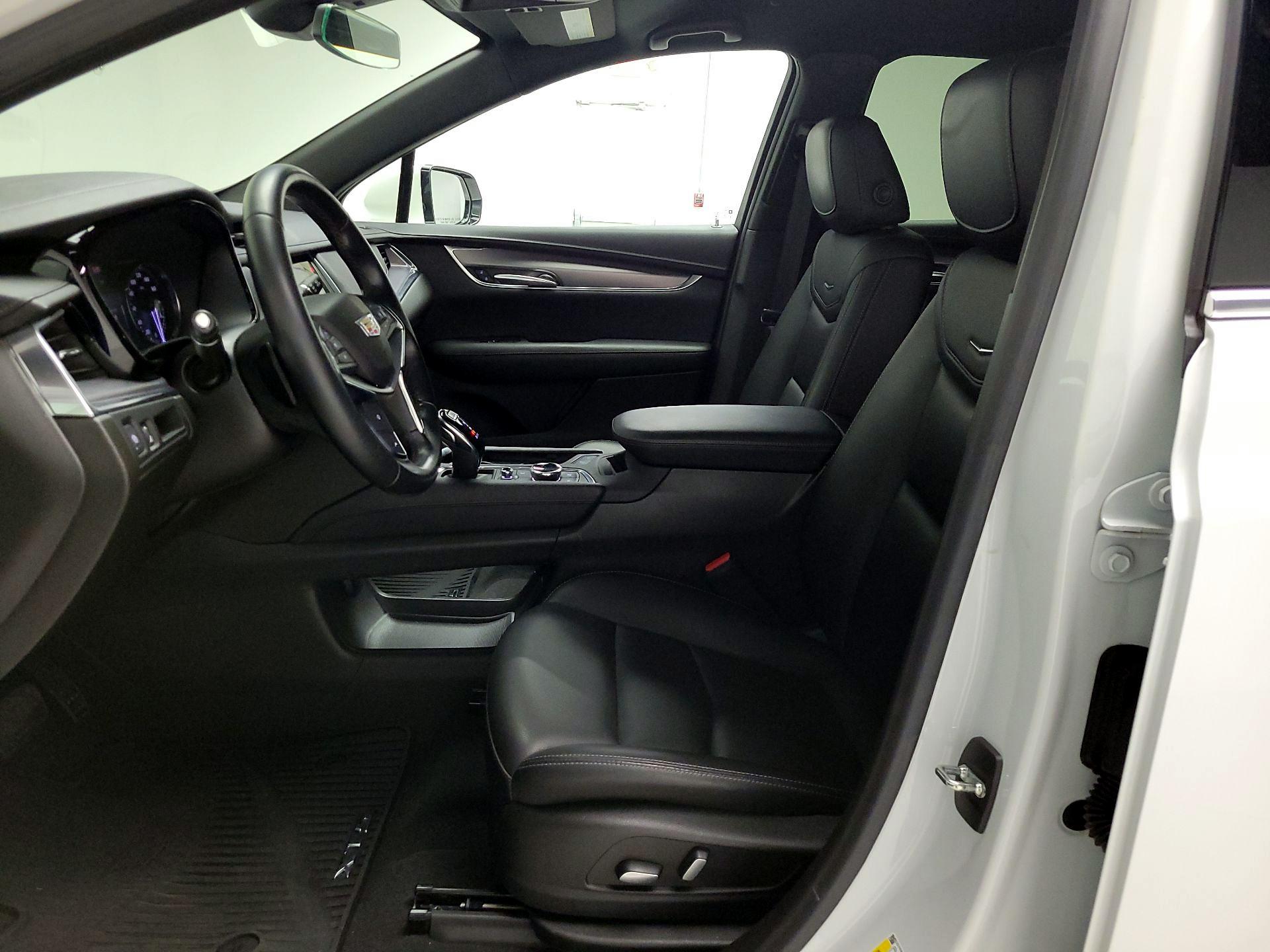 Thumbnail: 2022 Cadillac XT5 - 11