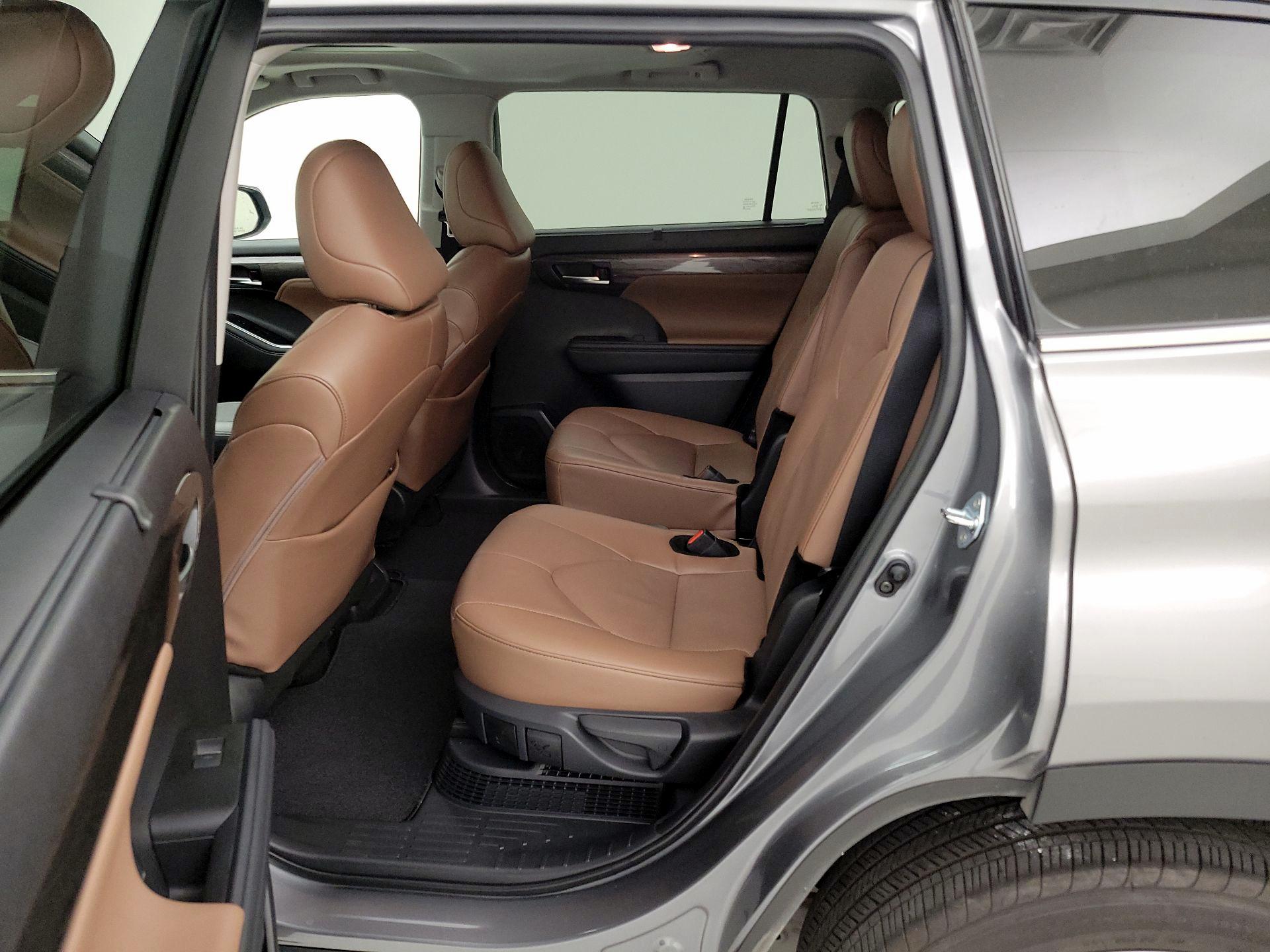 Thumbnail: 2025 Toyota Highlander - 20