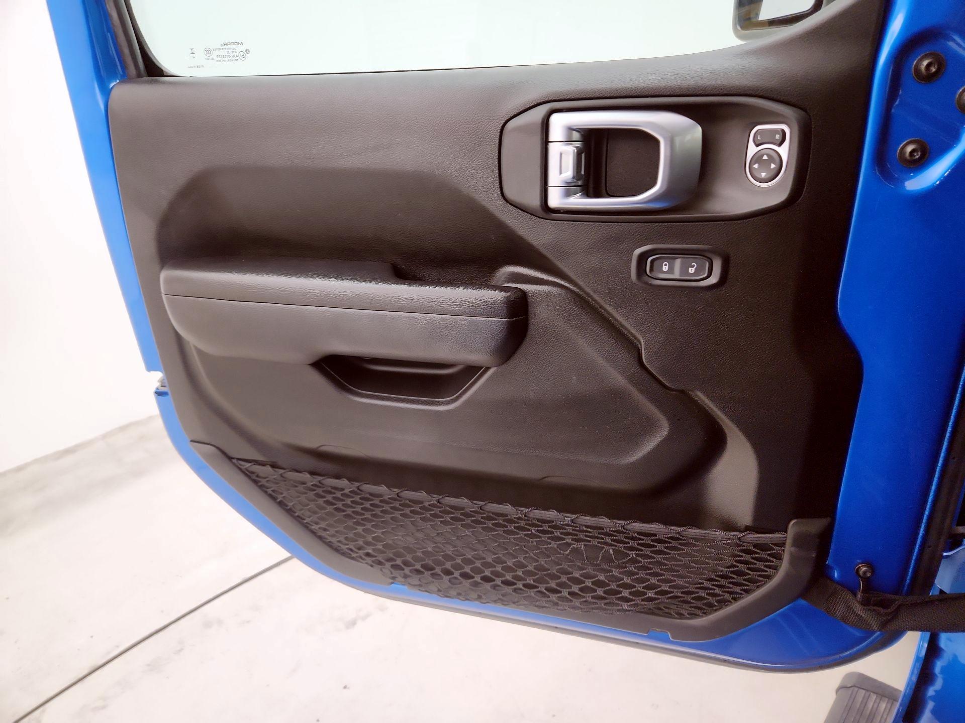 Thumbnail: 2023 Jeep Gladiator - 12