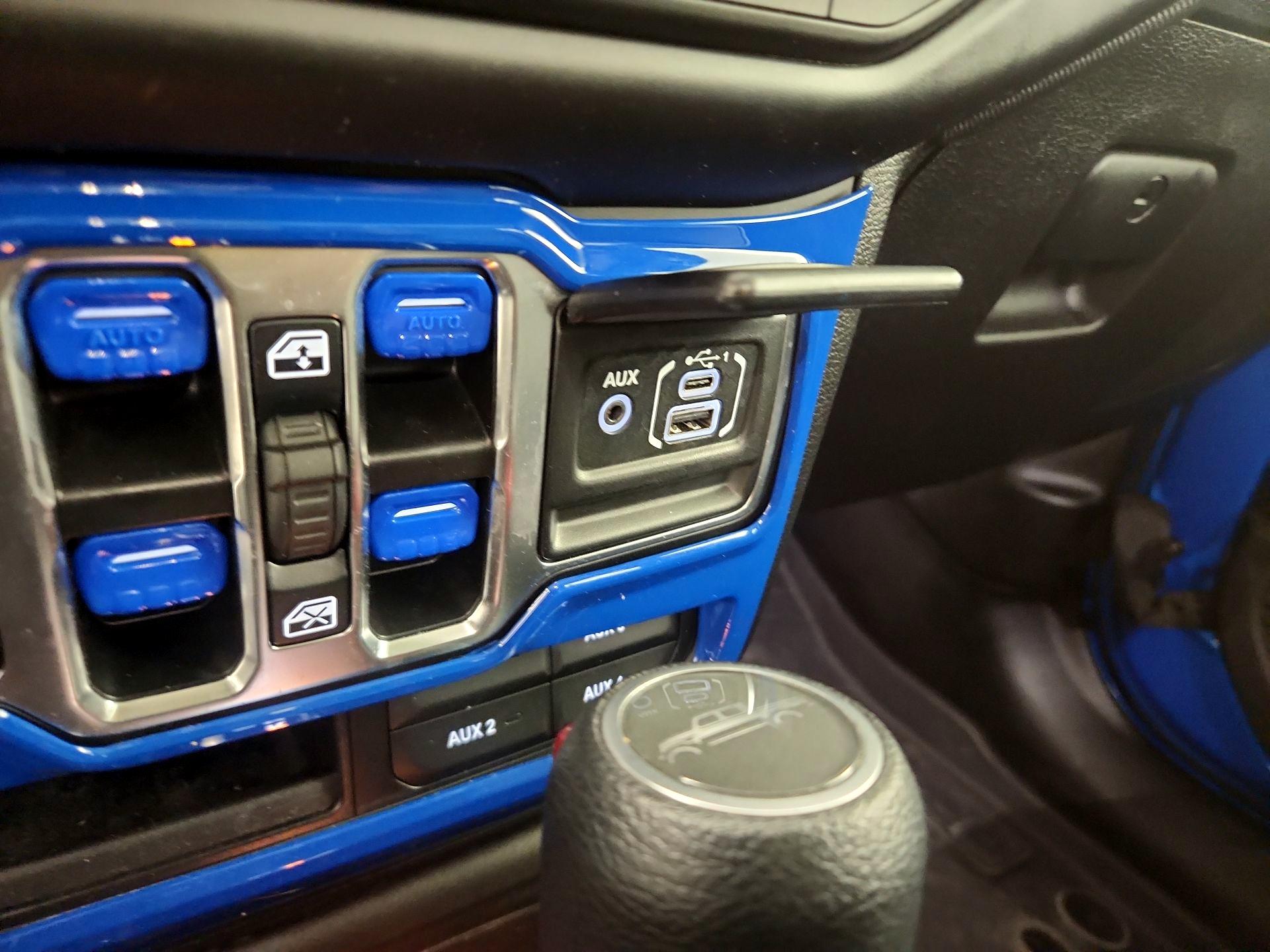 Thumbnail: 2023 Jeep Gladiator - 18